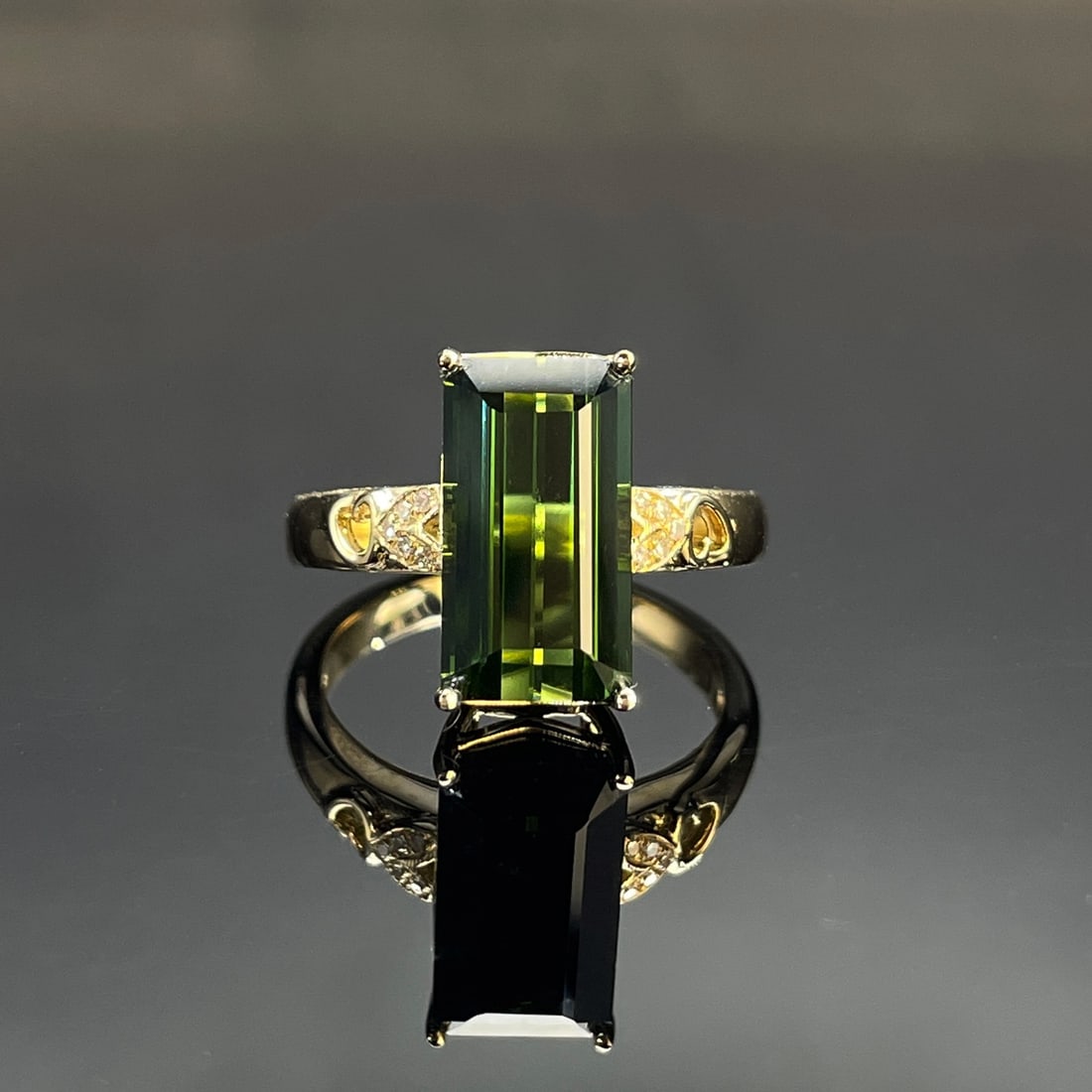 14k Gold 3.28 Ctw Natural Tourmaline & Diamond Ring: Ref:231168186 // gold content:14k gold // ring size:7. 25us // // main gemstone:tourmaline // shape:octagonal // carat weight:3. 22ct // color:green // treatment:natural // // adjacent gemstone 2 :