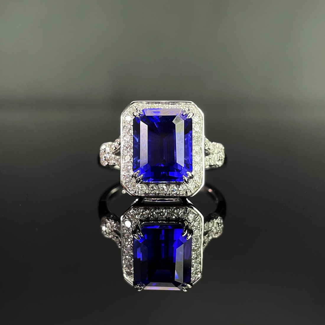 14k Gold 4.42 Ctw Natural Tanzanite & Diamond Ring: Ref:231168187 // gold content:14k gold // ring size:7. 25us // // main gemstone:tanzanite // shape:octagonal // carat weight:4. 02ct // color:blue // treatment:natural // // adjacent gemstone 2 :