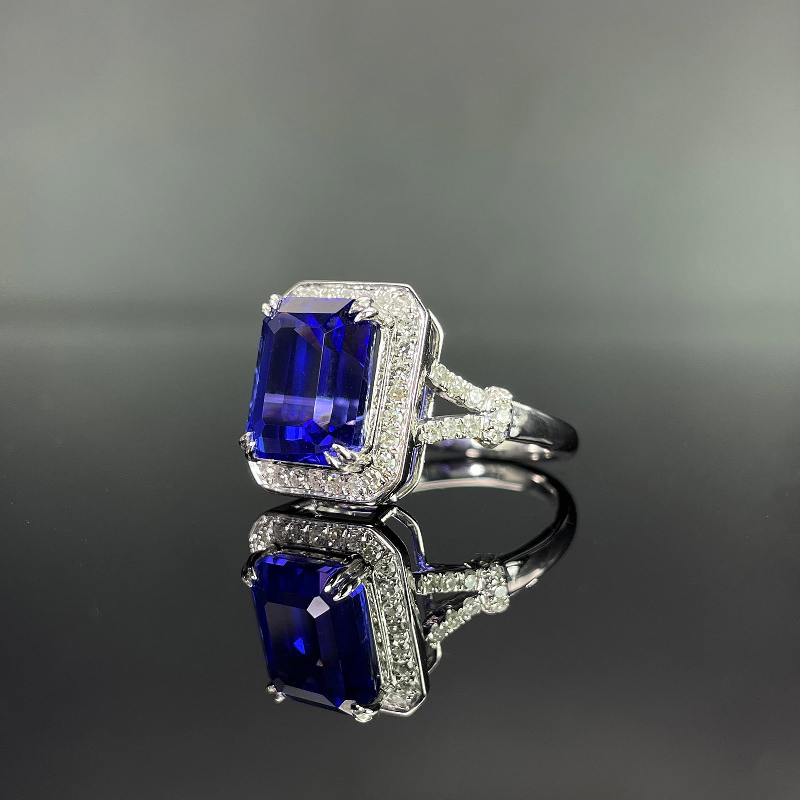 14k Gold 4.42 Ctw Natural Tanzanite & Diamond Ring - 2