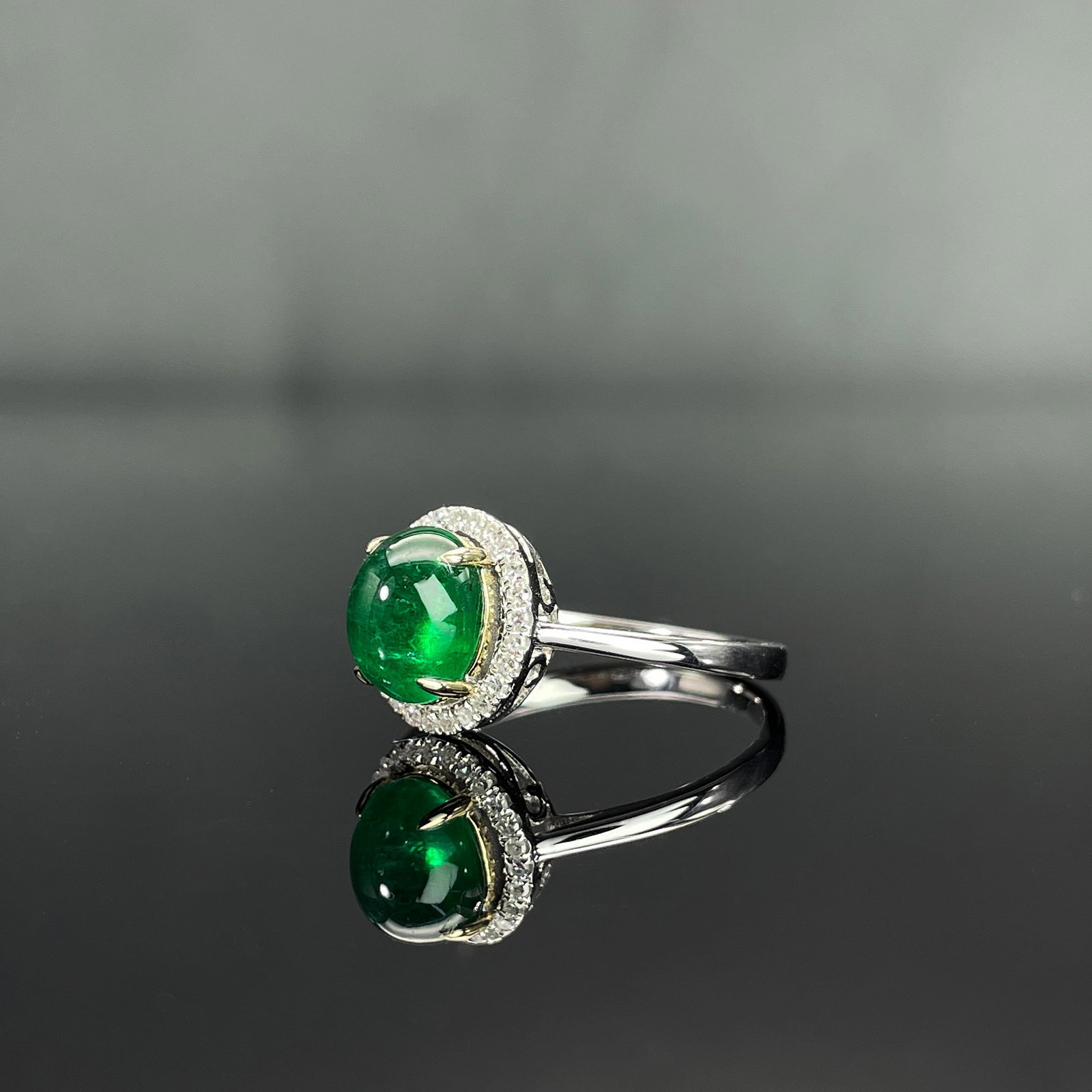 14k Gold 2.33 Ctw Vivid Green Natural Emerald & Diamond Ring - 2