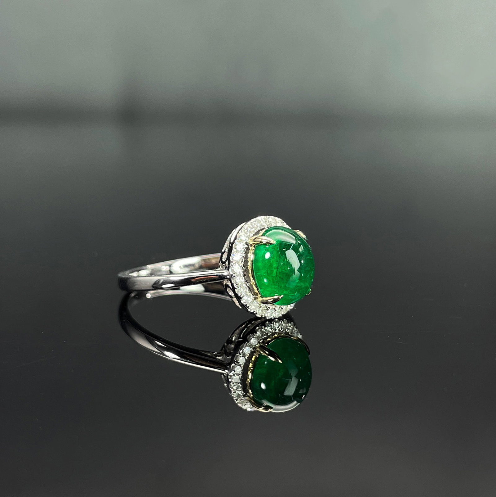 14k Gold 2.33 Ctw Vivid Green Natural Emerald & Diamond Ring - 3