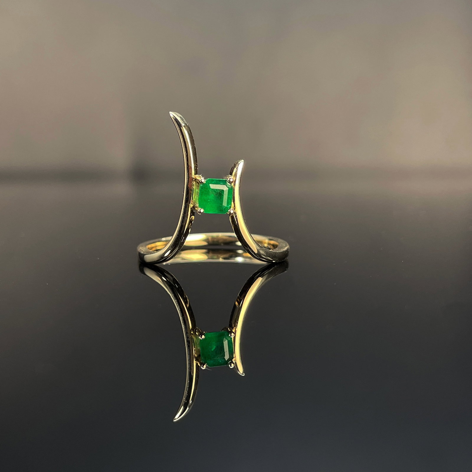 14k Gold 0.45 Ct Vivid Green Natural Emerald Ring: Ref:231168197 // gold content:14k gold // ring size:7. 25us // // main gemstone:emerald // shape:octagonal // carat weight:0. 45ct // color:vivid green // treatment:natural // Condition: New Low