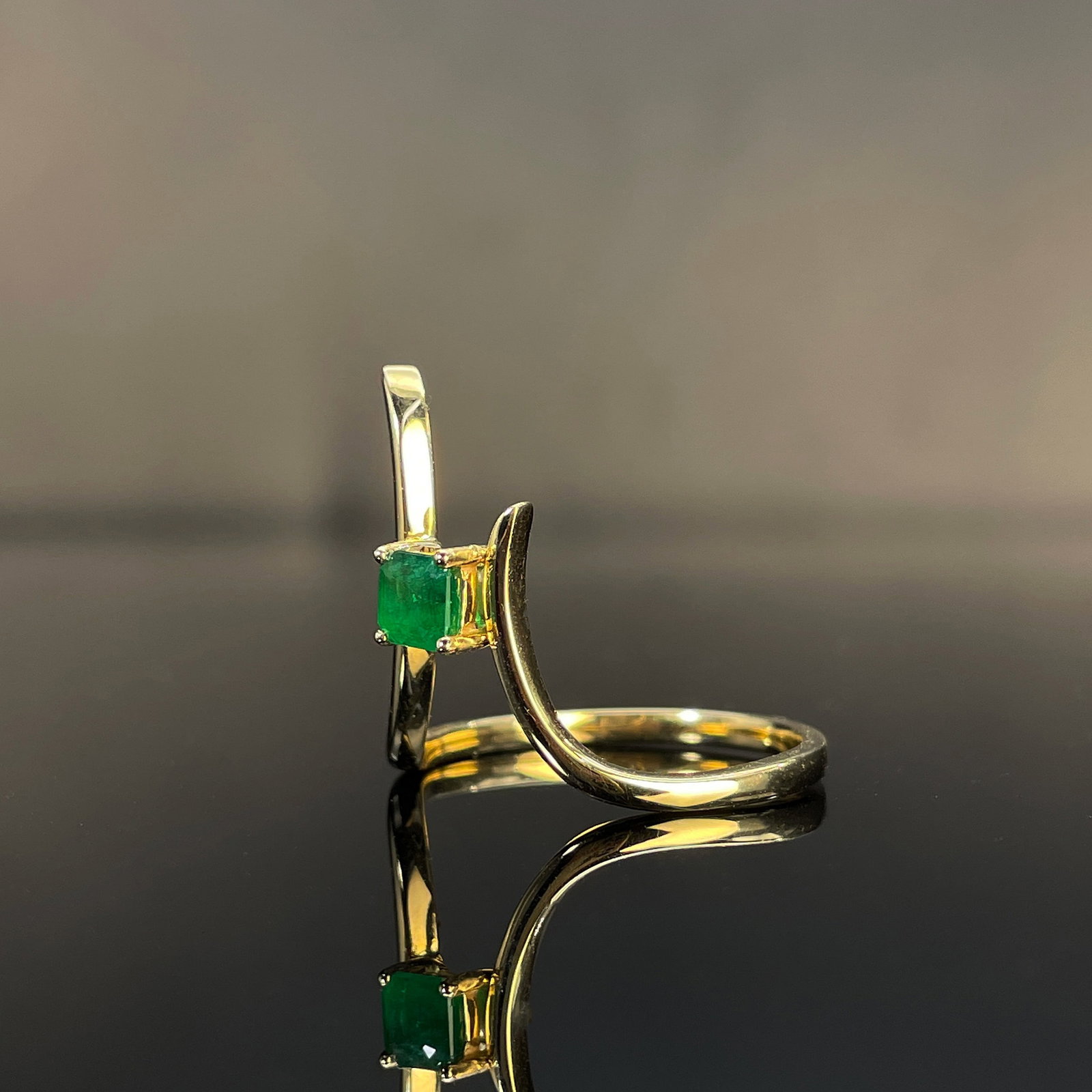 14k Gold 0.45 Ct Vivid Green Natural Emerald Ring - 2