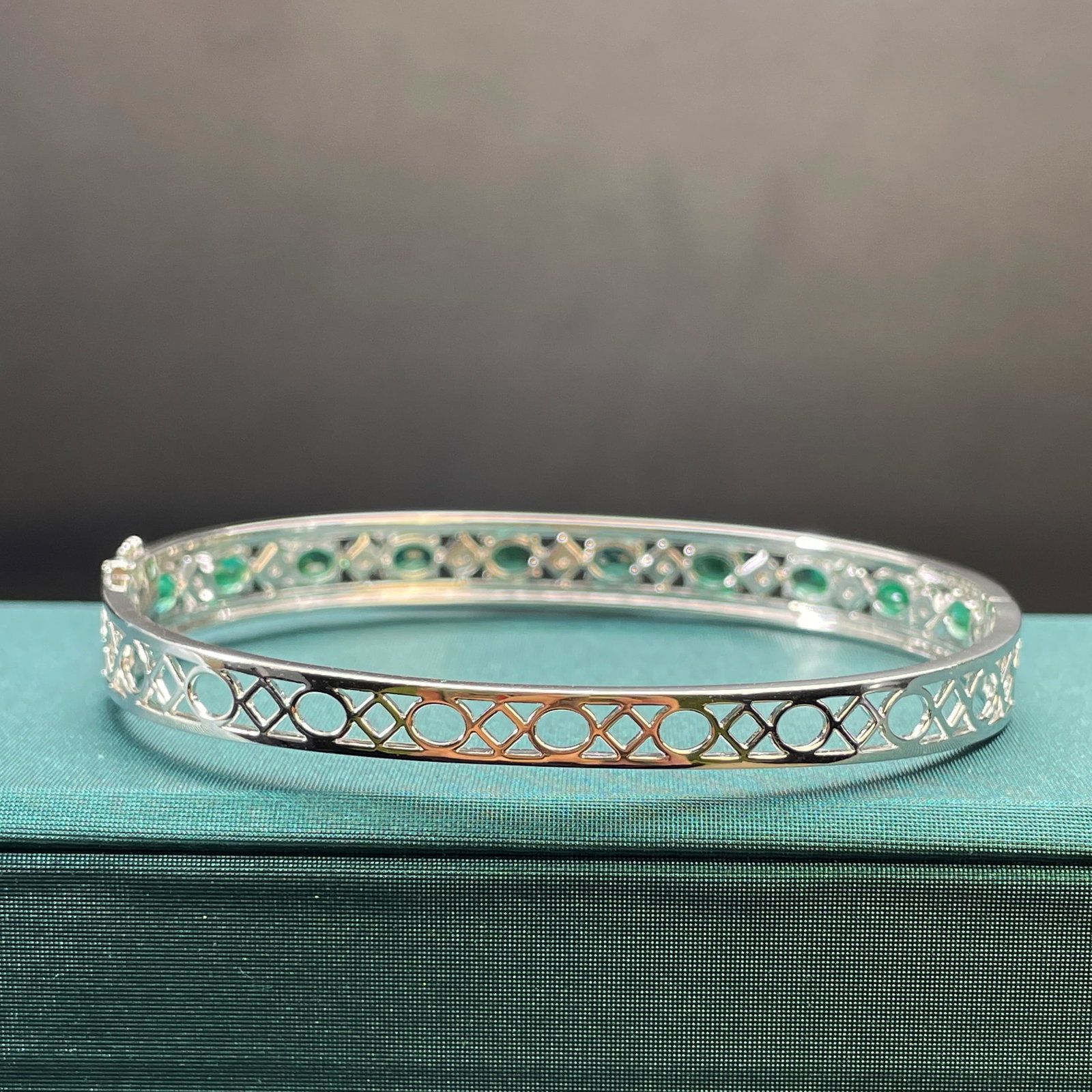 14k Gold 4.03 Ctw Natural Emerald & Diamond Bangle - 4