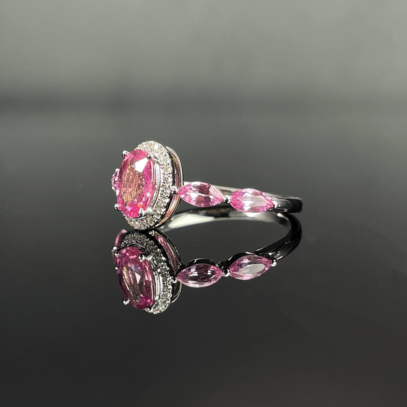 14k Gold 1.05 Ctw Natural Padparadscha Sapphire & Diamond Ring - 2