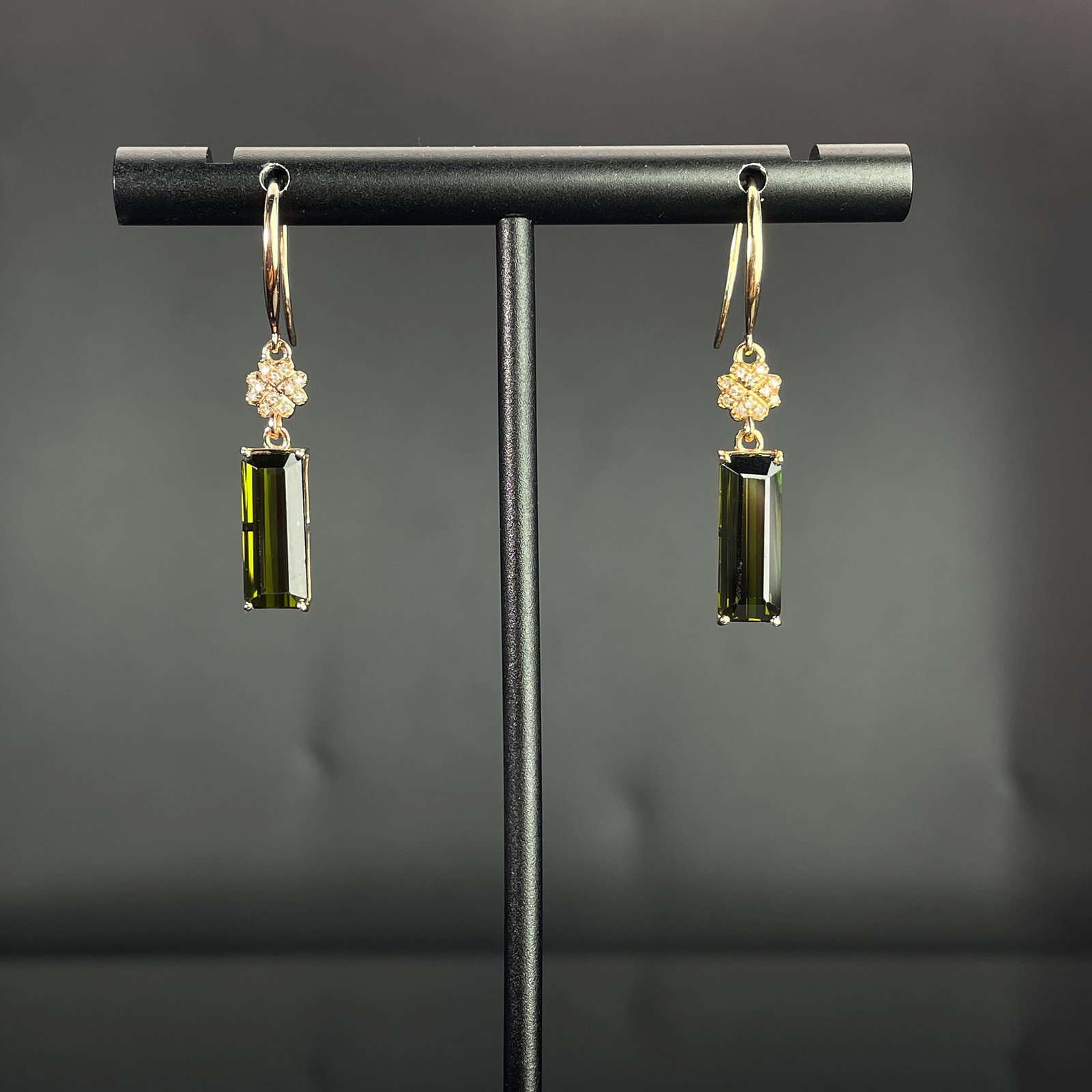 14k Gold 4.18 Ctw Natural Tourmaline & Diamond Earrings: Ref:231168203 // gold content:14k gold // main gemstone:tourmaline // shape:octagonal // carat weight:4. 12ct // color:green // treatment:natural // // adjacent gemstone 2 : diamond // shape:round //