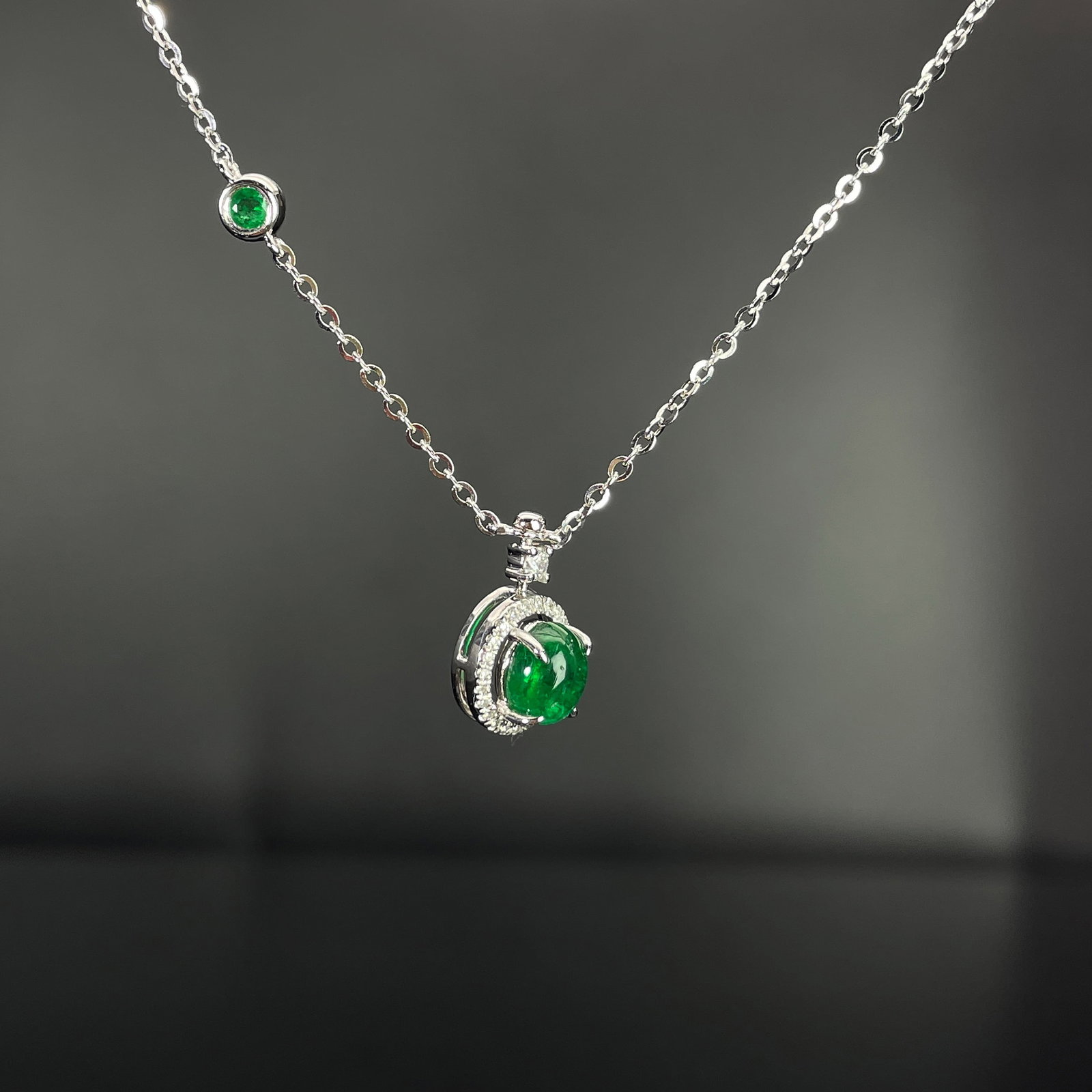 14k Gold 1.08 Ctw Natural Emerald & Diamond Necklace - 2
