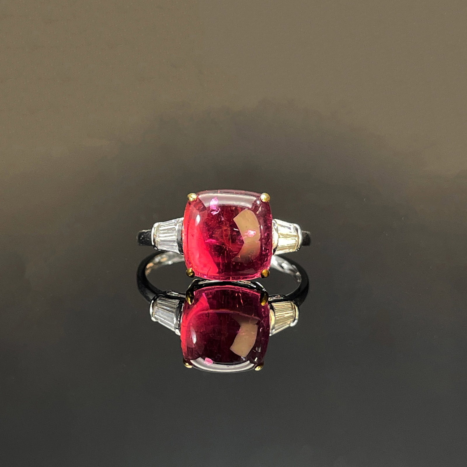14k Gold 4.82 Ct Natural Tourmaline & Diamond Ring: Ref:231168208 // gold content:14k gold // ring size:7. 25us // // main gemstone:tourmaline // shape:sugar-loaf // carat weight:4. 82ct // color:red // treatment:natural // // adjacent gemstone 2 :
