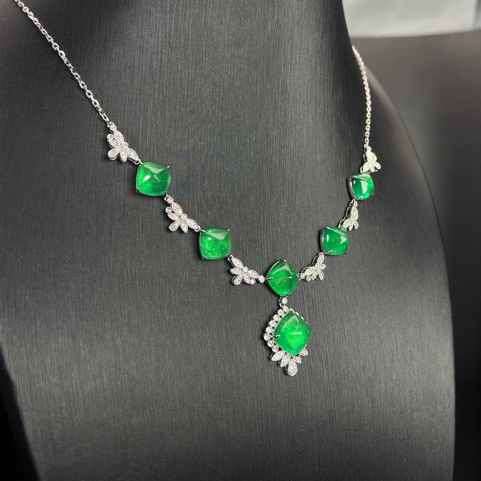 14k Gold 13.4 Ct Natural Emerald & Diamond Necklace - 3