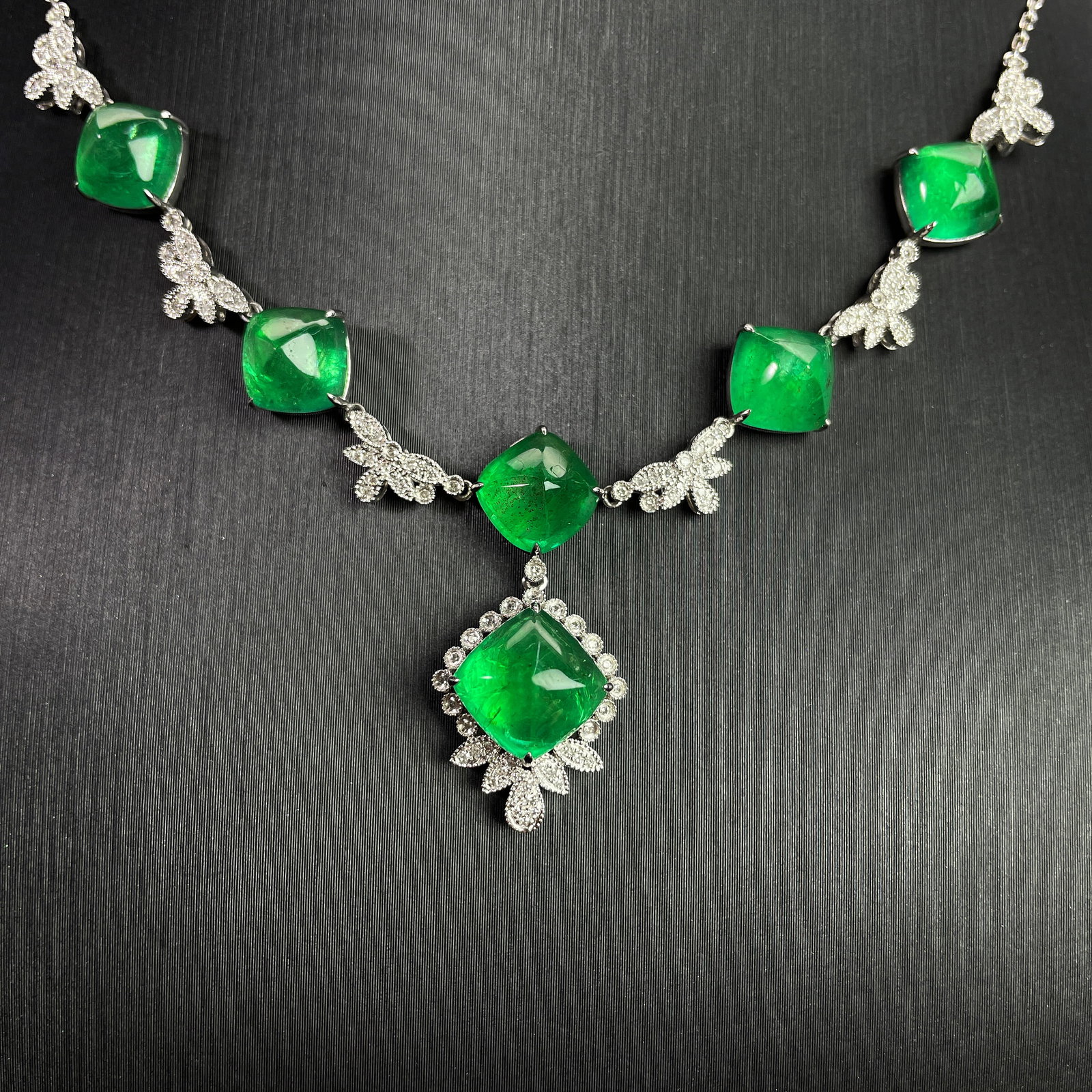 14k Gold 13.4 Ct Natural Emerald & Diamond Necklace - 4