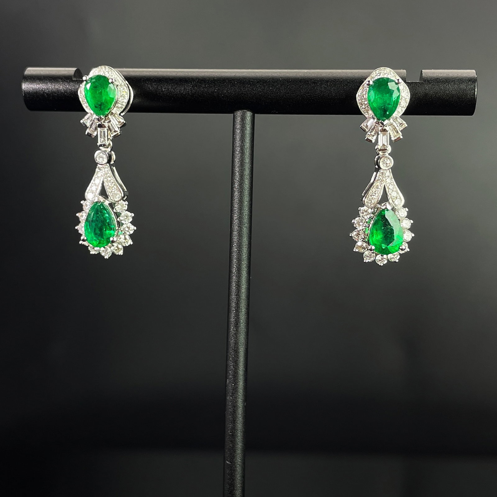 14k Gold 2.03 Ctw Natural Emerald & Diamond Earrings: Ref:231168219 // gold content:14k gold // main gemstone:emerald // shape:pear // carat weight:1. 34ct // color:green // treatment:natural // // adjacent gemstone 2 : diamond // shape:multiple //