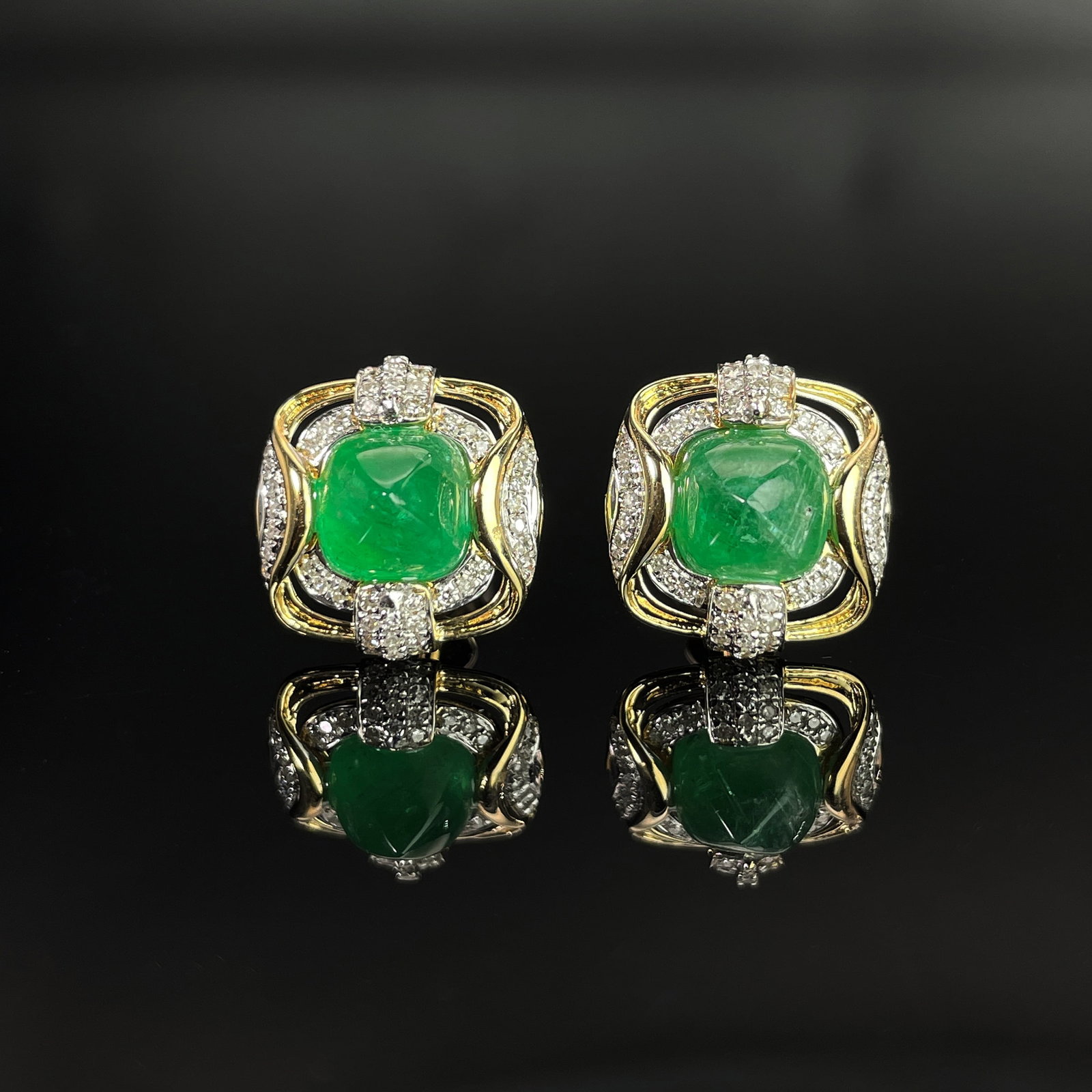 14k Gold 2.9 Ct Natural Emerald & Diamond Earrings: Ref:231168221 // gold content:14k gold // main gemstone:emerald // shape:sugar-loaf // carat weight:2. 9ct // color:green // treatment:natural // // adjacent gemstone 2 : diamond // shape:round //