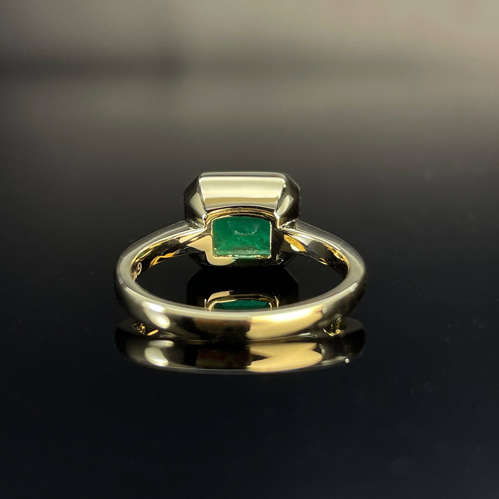 14k Gold 1.8 Ct Vivid Green Natural Emerald Ring - 4