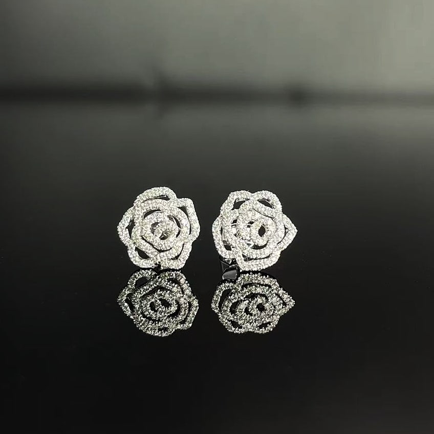 14k Gold 0.24 Ct Natural H Diamond & Flowers Earrings: Ref:231168228 // gold content:14k gold // main gemstone:diamond // shape:round // carat weight:0. 24ct // clarity grade:vs-si // color:h // treatment:natural // cut grade:g // Condition: New Low