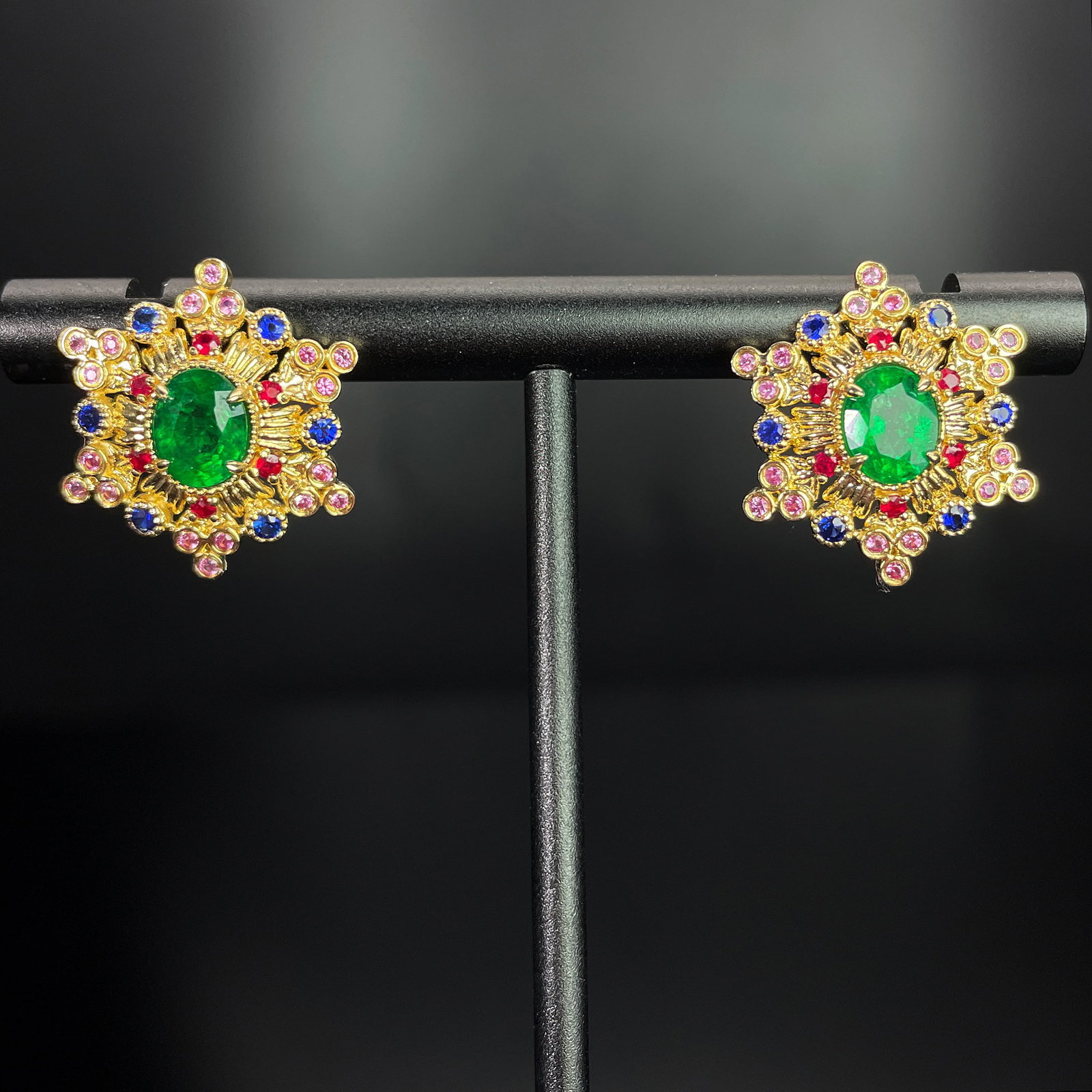 14k Gold 1.18 Ctw Natural Emerald & Sapphire Earrings: Ref:231168234 // gold content:14k gold // main gemstone:emerald // shape:oval // carat weight:0. 92ct // color:green // treatment:natural // // adjacent gemstone 2 : sapphire // shape:round // carat w