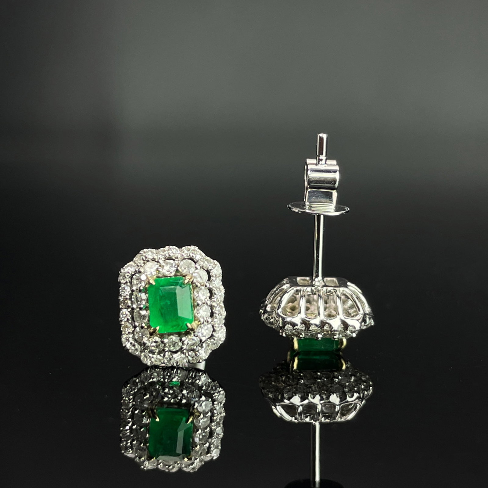 14k Gold 0.72 Ctw Vivid Green Natural Emerald & Diamond Earrings: Ref:231168240 // gold content:14k gold // main gemstone:emerald // shape:octagonal // carat weight:0. 42ct // color:vivid green // treatment:natural // // adjacent gemstone 2 : diamond // shape:round