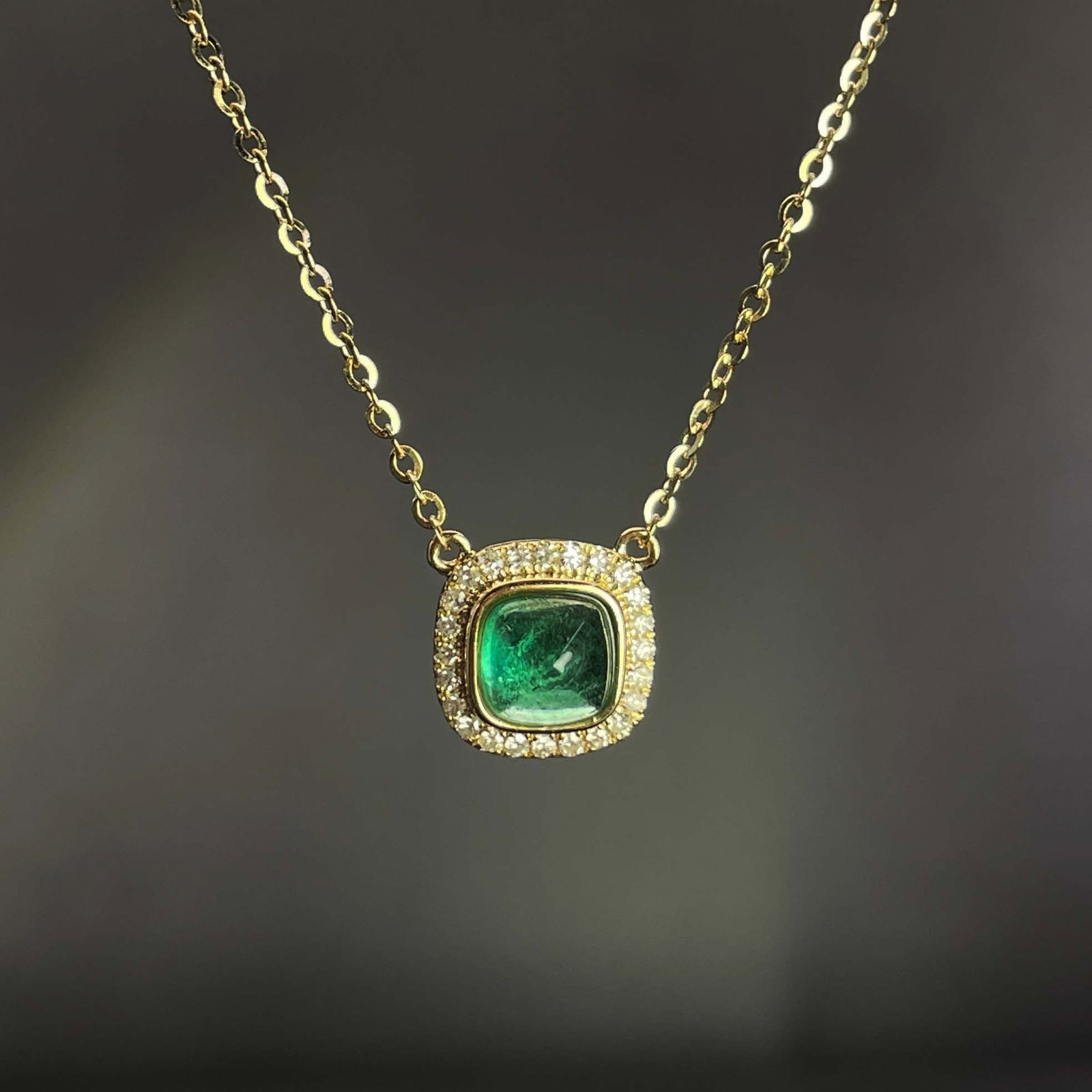 14k Gold 0.89 Ctw Natural Emerald & Diamond Necklace: Ref:231168244 // gold content:14k gold // main gemstone:emerald // shape:sugar-loaf // carat weight:0. 72ct // color:green // treatment:natural // // adjacent gemstone 2 : diamond // shape:round // ca