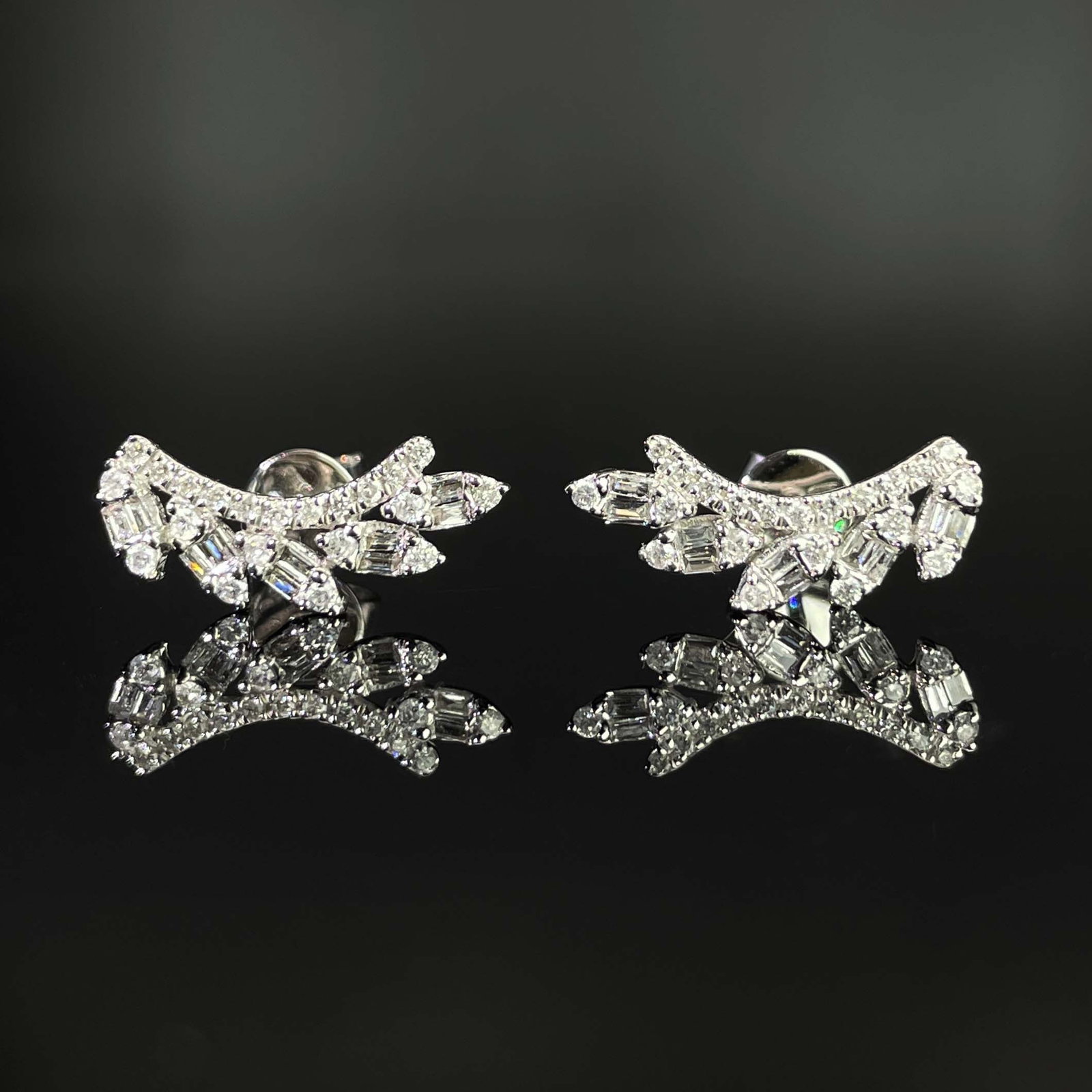 14k Gold 0.38 Ct Natural H Diamond Earrings: Ref:231168246 // gold content:14k gold // main gemstone:diamond // shape:multiple // carat weight:0. 38ct // clarity grade:vs-si // color:h // treatment:natural // Condition: New Low Estimate: