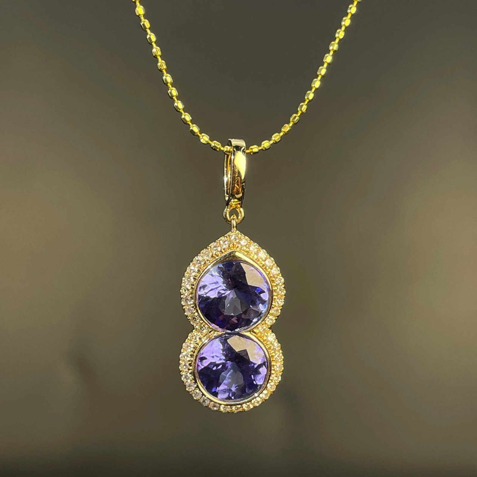 14k Gold 2.19 Ctw Natural Tanzanite & Diamond Pendant( Without Chain ): Ref:231168249 // gold content:14k gold // main gemstone:tanzanite // shape:round // carat weight:2. 02ct // color:blue // treatment:natural // cut grade:g // // adjacent gemstone 2 : diamond //