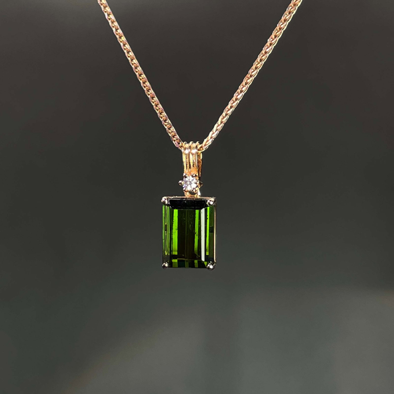 14k Gold 2.65 Ct Natural Tourmaline & Moissanite Pendant( Without Chain ): Ref:231168253 // gold content:14k gold // main gemstone:tourmaline // shape:octagonal // carat weight:2. 65ct // color:green // treatment:natural // // adjacent gemstone 2 : moissanite // shape:round
