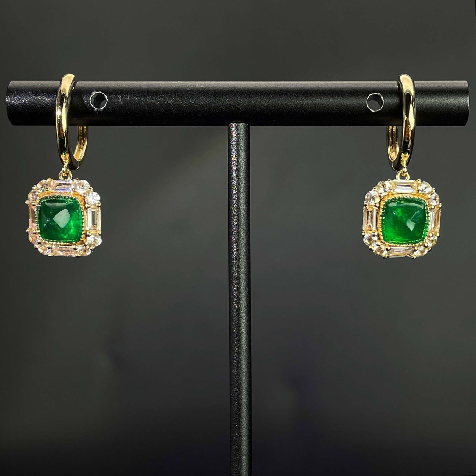 14k Gold 2.48 Ctw Natural Emerald & Sapphire Earrings: Ref:231168255 // gold content:14k gold // main gemstone:emerald // shape:sugar-loaf // carat weight:1. 9ct // clarity grade:vs2 // color:green // treatment:natural // // adjacent gemstone 2 : sapphire