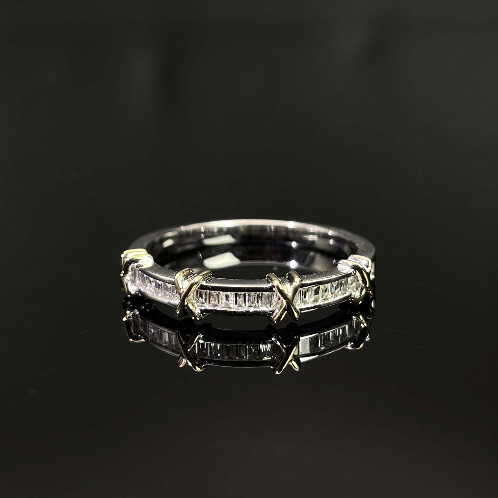 14k Gold 0.3 Ct Natural H Diamond Ring: Ref:231168256 // gold content:14k gold // ring size:7. 25us // // main gemstone:diamond // shape:baguette // carat weight:0. 3ct // clarity grade:vs-si // color:h // treatment:natural // Condition: