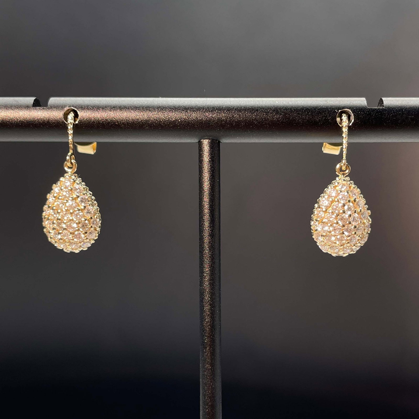 14k Gold 0.92 Ct Natural H Diamond Earrings: Ref:231168260 // gold content:14k gold // main gemstone:diamond // shape:round // carat weight:0. 92ct // clarity grade:vs-si // color:h // treatment:natural // cut grade:g // Condition: New Low Estim