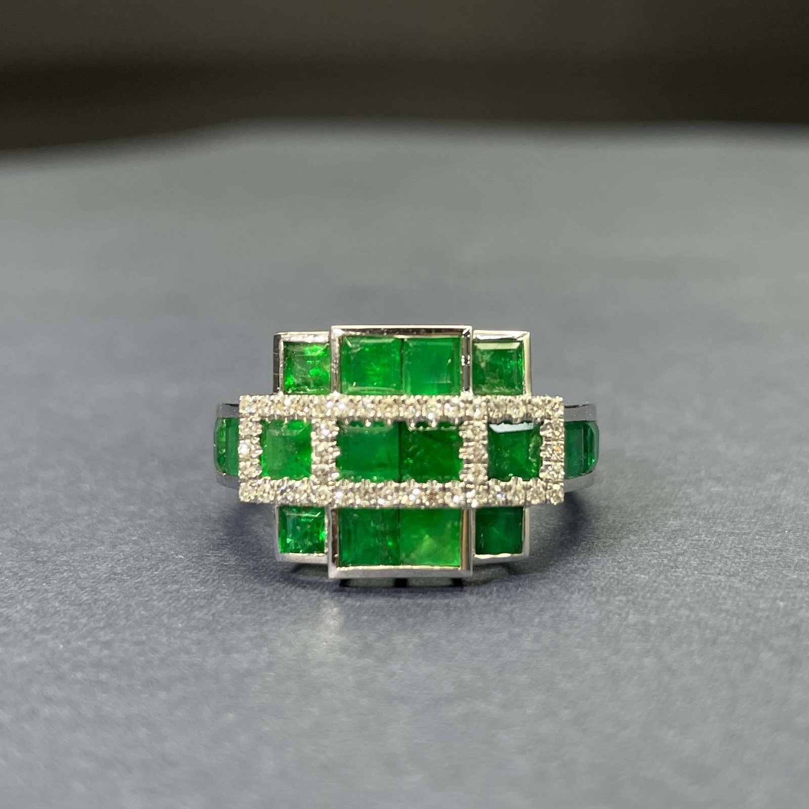 14k Gold 1.59 Ctw Vivid Green Natural Emerald & Diamond Ring: Ref:231168262 // gold content:14k gold // ring size:7. 25us // // main gemstone:emerald // shape:square // carat weight:1. 42ct // color:vivid green // treatment:natural // // adjacent gemstone 2 :