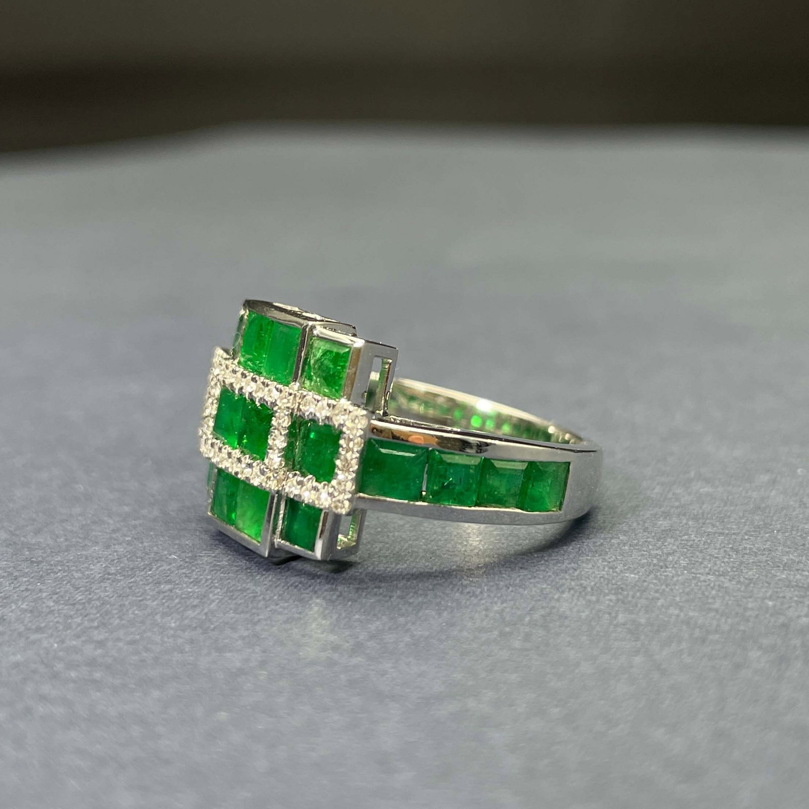 14k Gold 1.59 Ctw Vivid Green Natural Emerald & Diamond Ring - 2