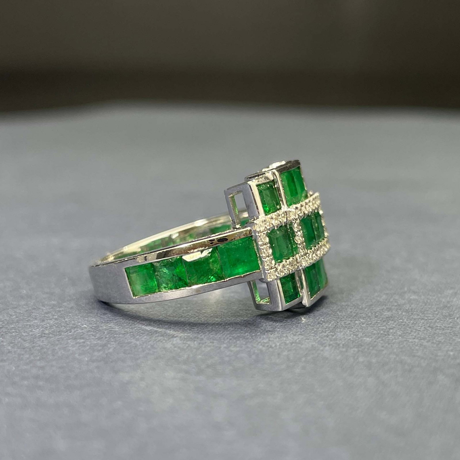 14k Gold 1.59 Ctw Vivid Green Natural Emerald & Diamond Ring - 3