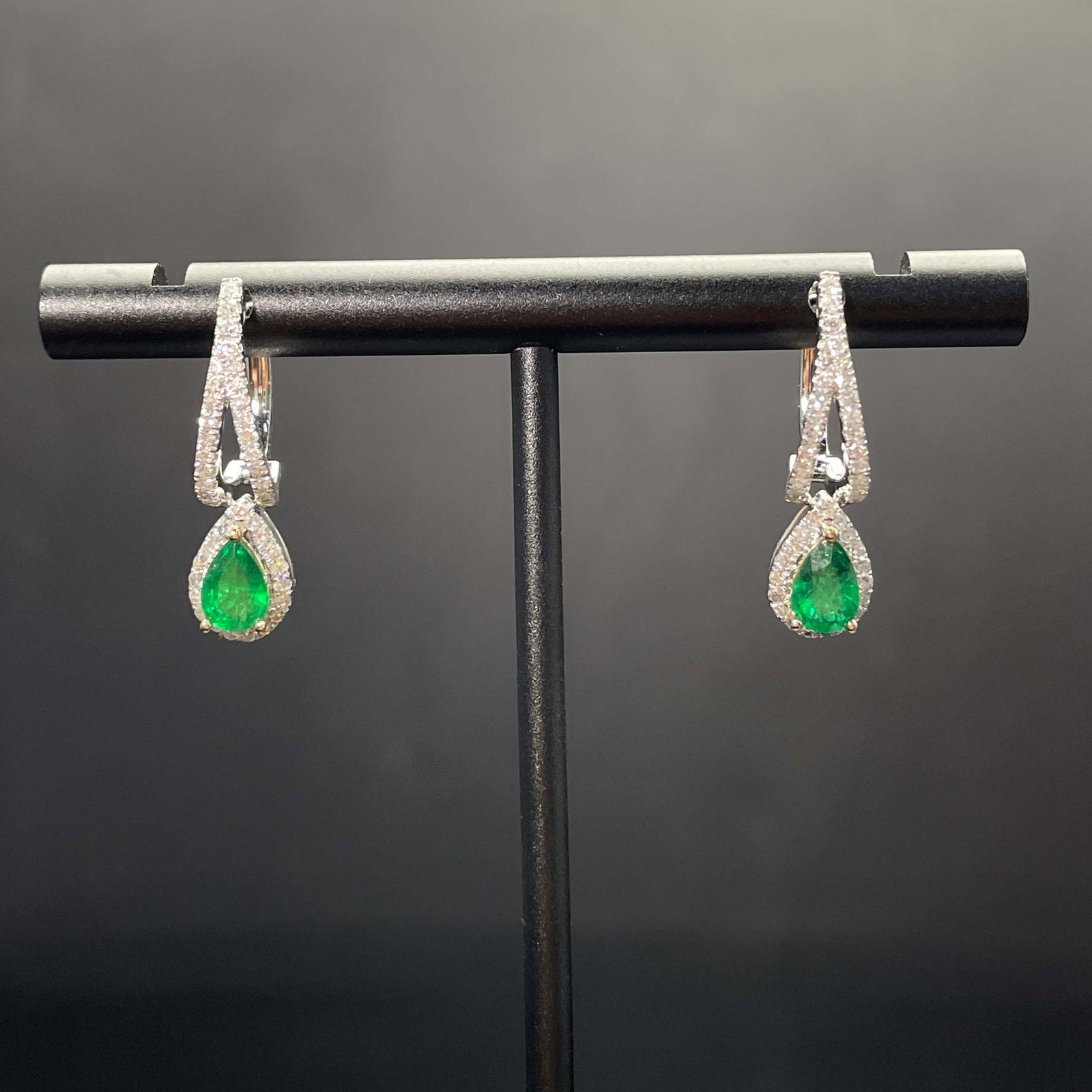 14k Gold 1.16 Ctw Vivid Green Natural Emerald & Diamond Earrings: Ref:231168264 // gold content:14k gold // main gemstone:emerald // shape:pear // carat weight:0. 74ct // color:vivid green // treatment:natural // // adjacent gemstone 2 : diamond // shape:round // ca