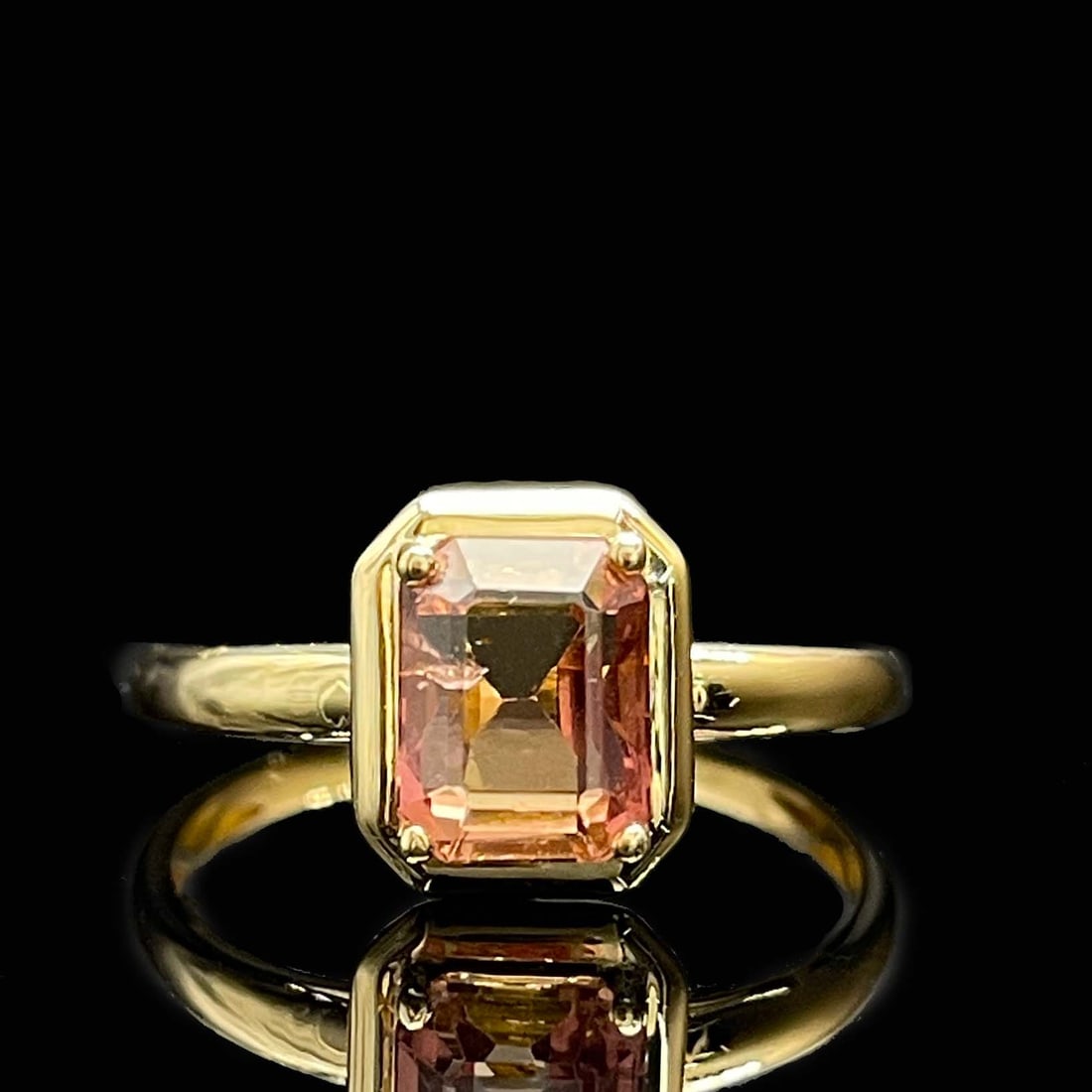 14k Gold 1.6 Ct Natural Tourmaline Ring: Ref:231168268 // gold content:14k gold // ring size:7. 25us // // main gemstone:tourmaline // shape:octagonal // carat weight:1. 6ct // color:orangish red // treatment:natural // High Estimate: 2000