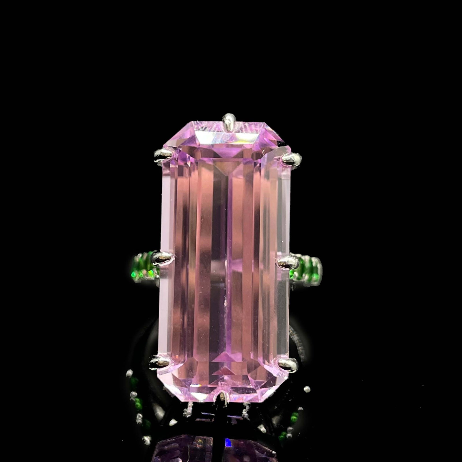 14k Gold 17.15 Ctw Natural Kunzite & Tsavorite Ring: Ref:231168279 // gold content:14k gold // ring size:7. 25us // // main gemstone:kunzite // shape:octagonal // carat weight:16. 75ct // color:purple // treatment:natural // // adjacent gemstone 2 :