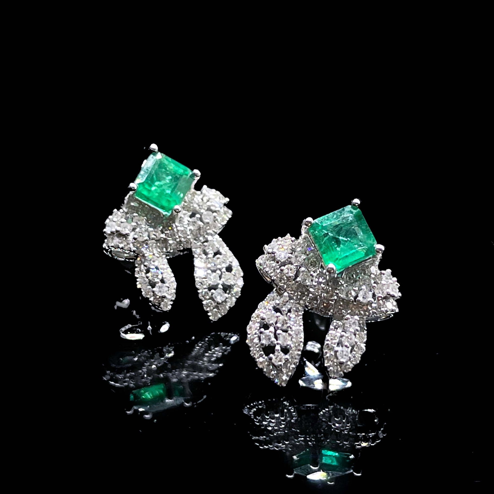 14k Gold 1.22 Ctw Natural Emerald & Diamond Earrings - 3