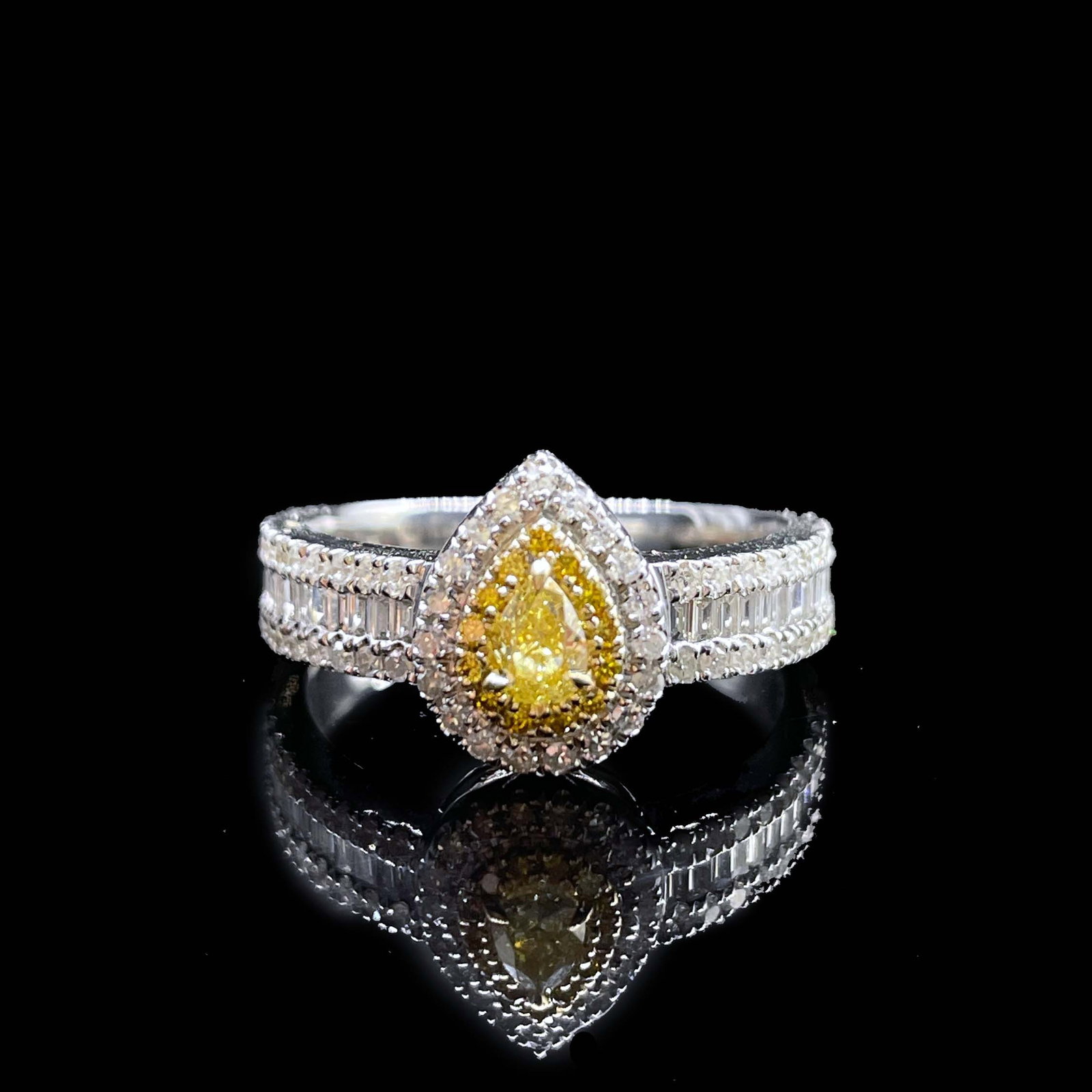 14k Gold 0.82 Ct Natural Color Diamond Ring: Ref:231168297 // gold content:14k gold // ring size:7. 25us // // main gemstone:diamond // shape:multiple // carat weight:0. 82ct // clarity grade:vs-si // color:color // treatment:natural //