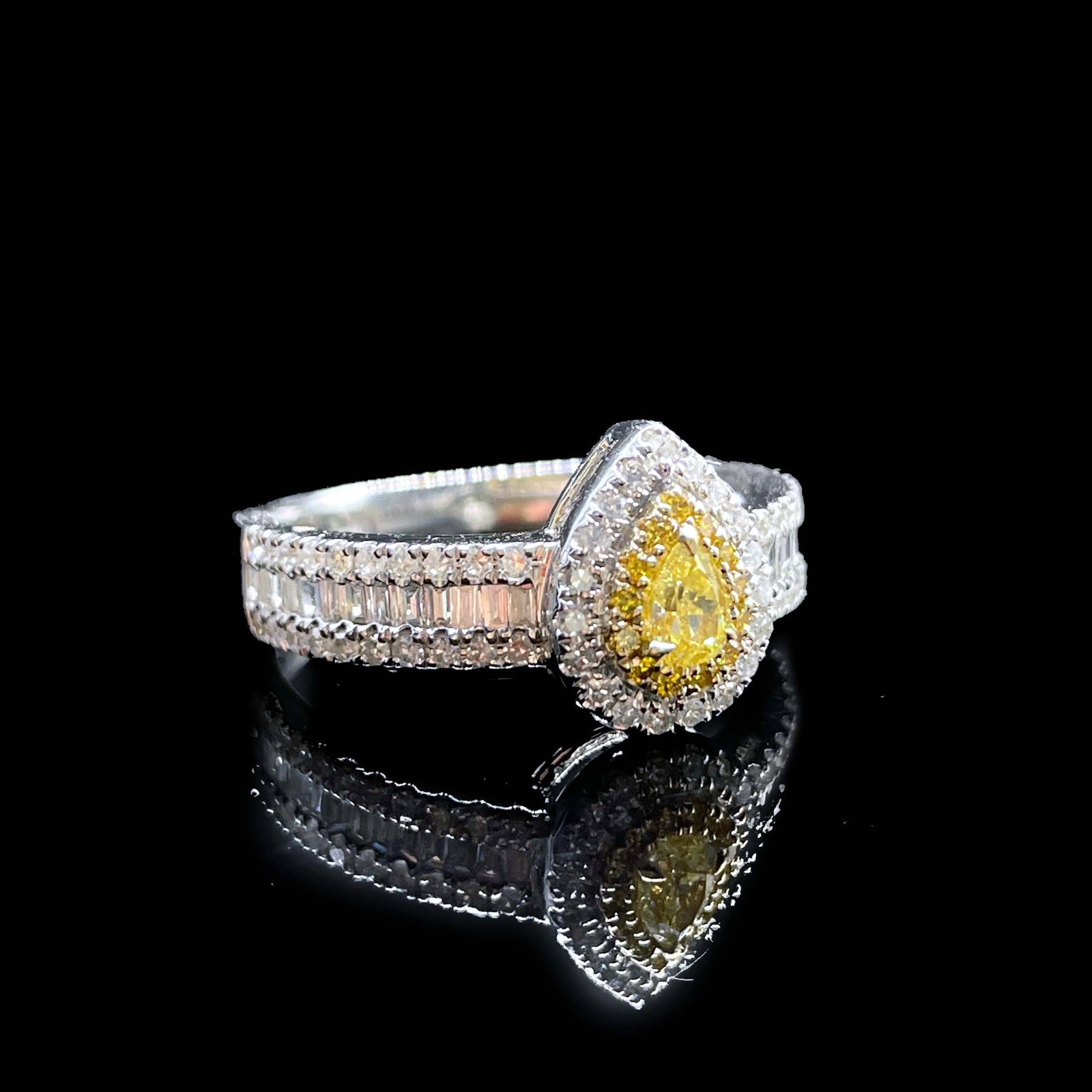 14k Gold 0.82 Ct Natural Color Diamond Ring - 2