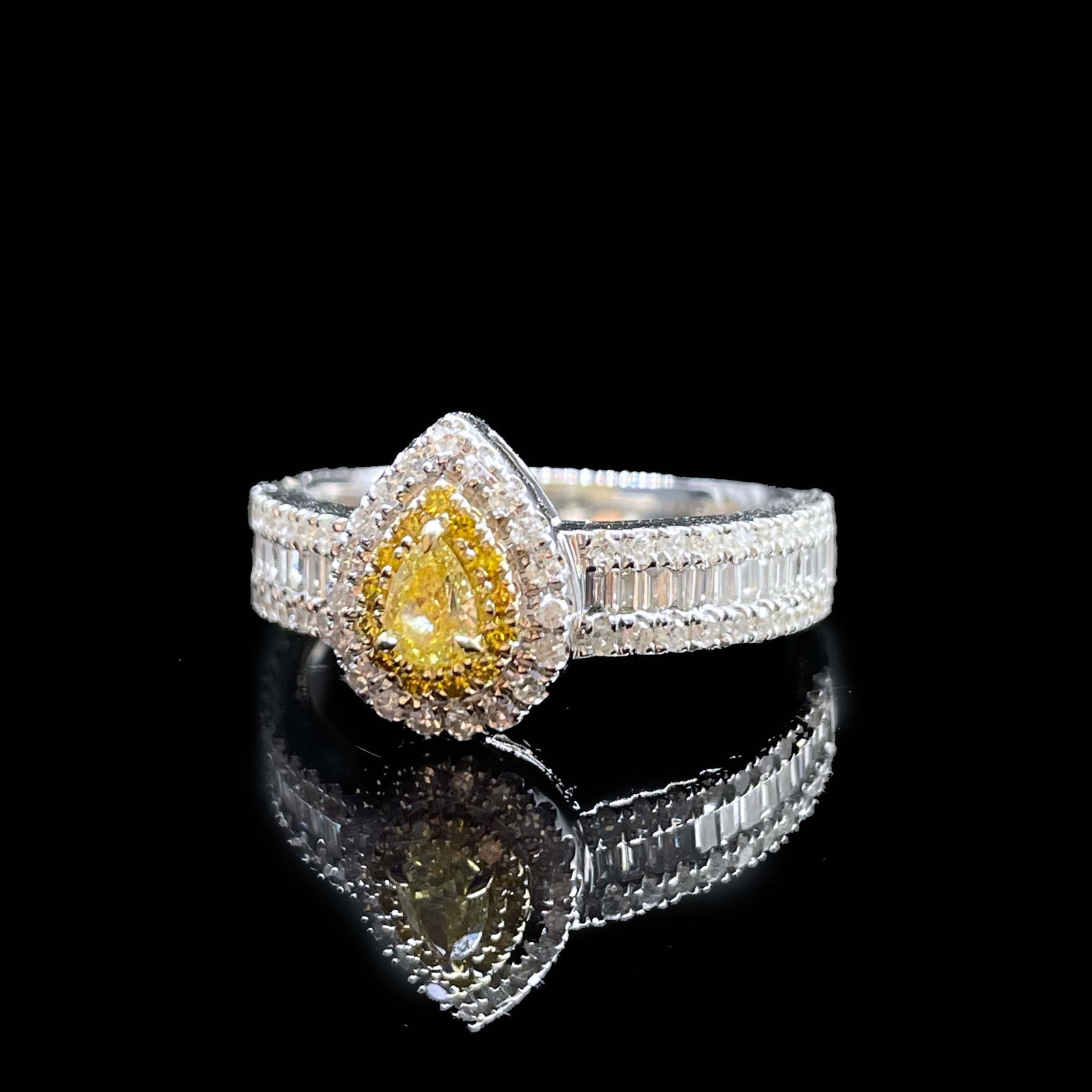 14k Gold 0.82 Ct Natural Color Diamond Ring - 3