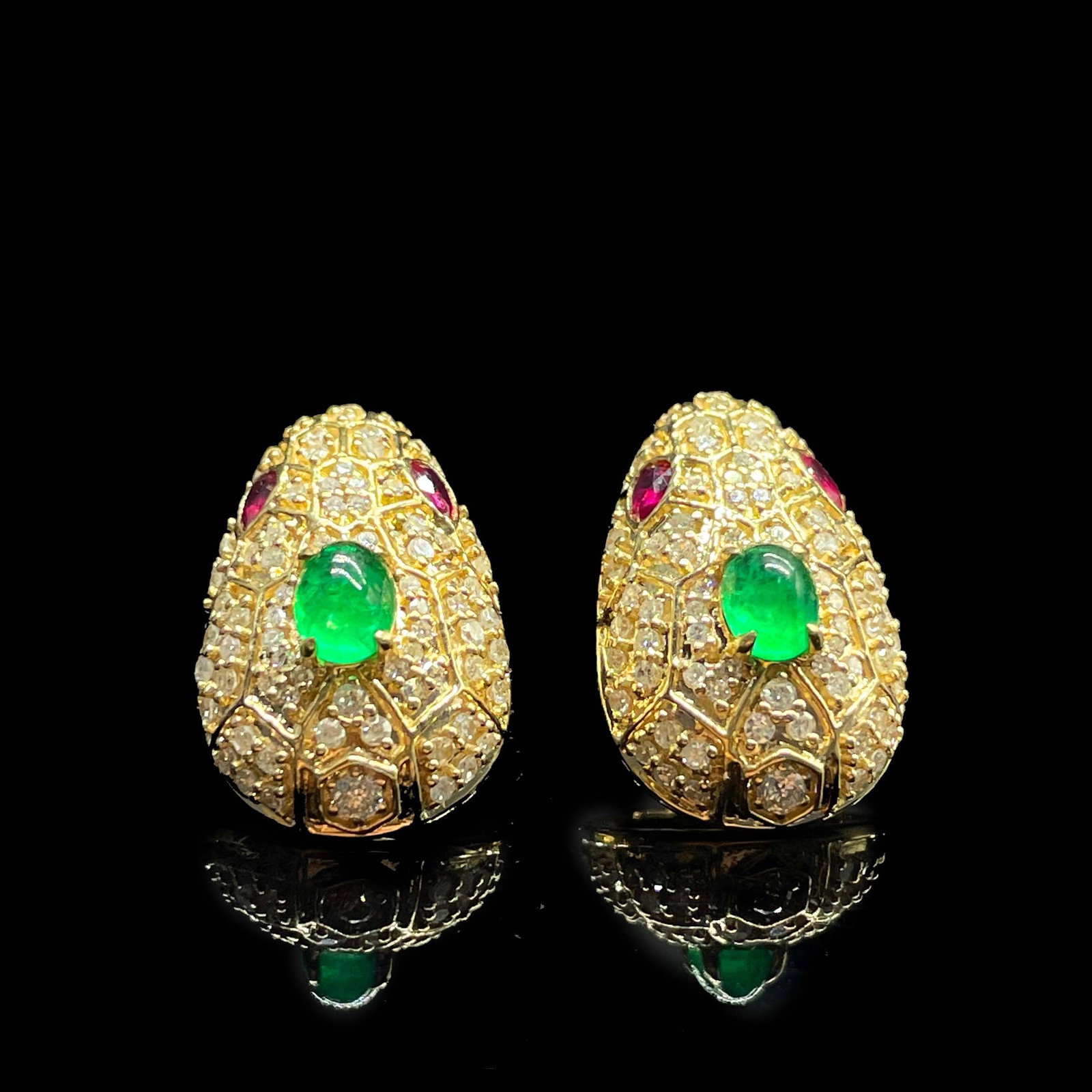 14k Gold 1.12 Ctw Natural Emerald & Diamond & Snake Earrings: Ref:231168298 // gold content:14k gold // main gemstone:emerald // shape:oval // carat weight:0. 52ct // color:green // treatment:natural // // adjacent gemstone 2 : diamond // shape:round // carat we
