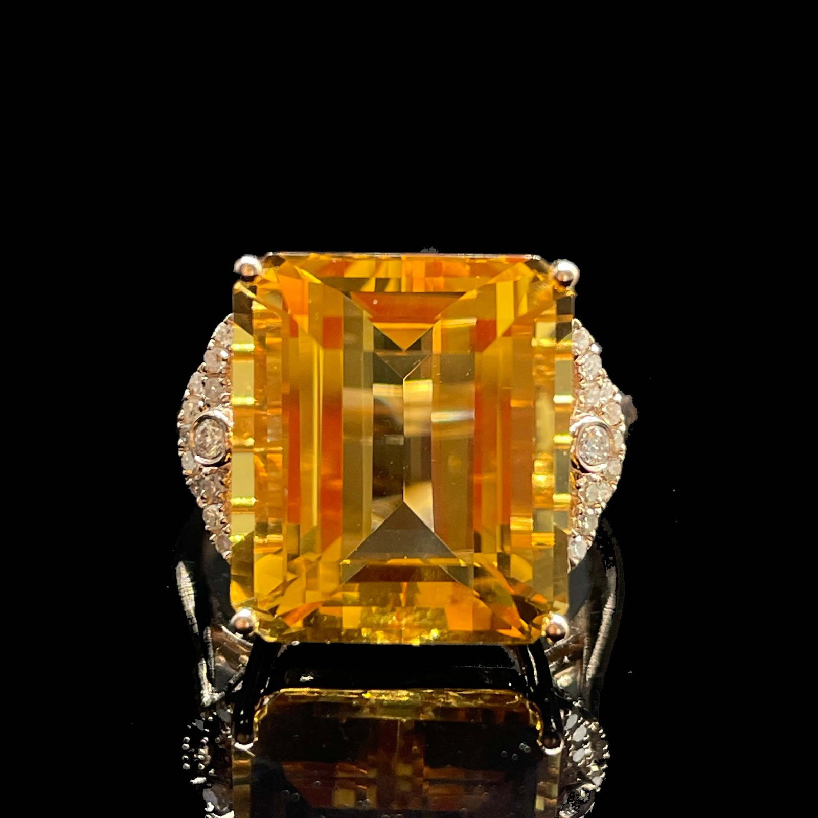 14k Gold 9.93 Ctw Natural Citrine & Diamond Ring: Ref:231168300 // gold content:14k gold // ring size:7. 25us // // main gemstone:citrine // shape:octagonal // carat weight:9. 8ct // color:yellow // treatment:natural // // adjacent gemstone 2 :
