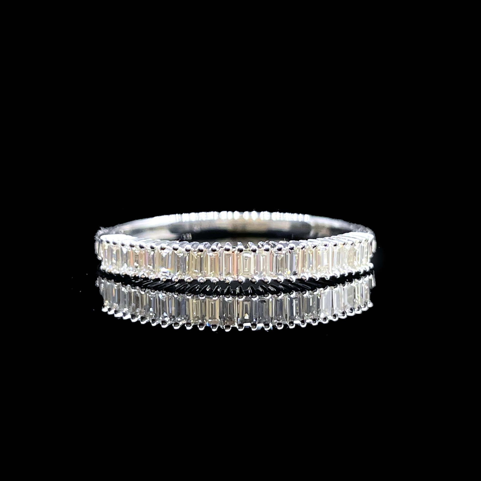 14k Gold 0.26 Ct Natural H Diamond Ring: Ref:231168301 // gold content:14k gold // ring size:7. 25us // // main gemstone:diamond // shape:baguette // carat weight:0. 26ct // clarity grade:vs-si // color:h // treatment:natural // Condition: