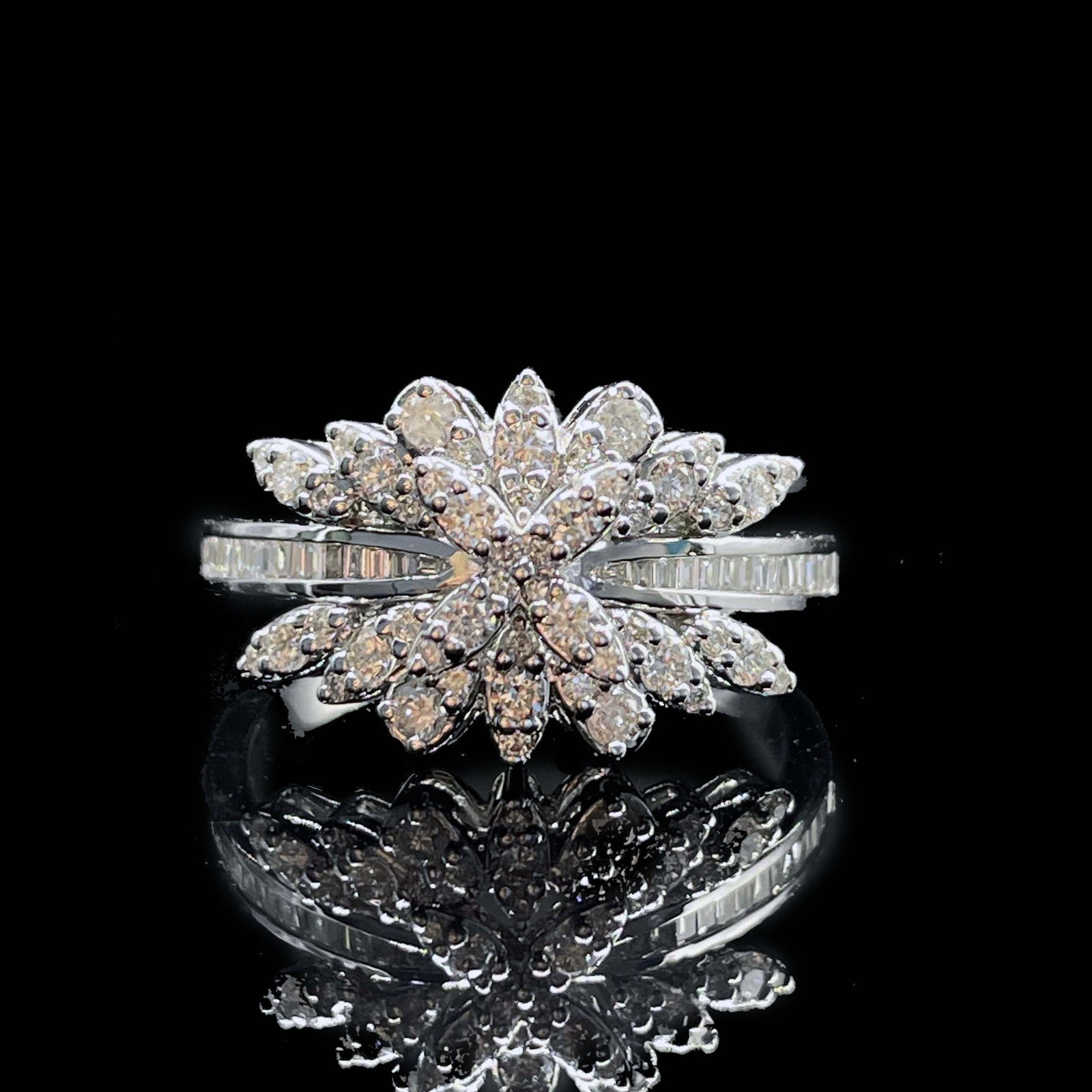 14k Gold 0.62 Ct Natural H Diamond Ring: Ref:231168316 // gold content:14k gold // ring size:7. 25us // // main gemstone:diamond // shape:multiple // carat weight:0. 62ct // clarity grade:vs-si // color:h // treatment:natural // Condition: