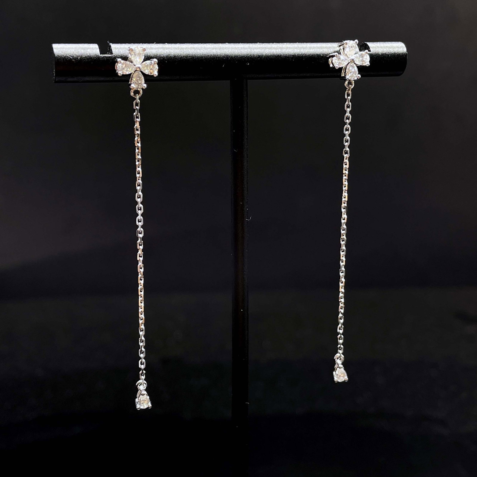14k Gold 0.4 Ct Natural H Diamond Earrings: Ref:231168320 // gold content:14k gold // main gemstone:diamond // shape:pear // carat weight:0. 4ct // clarity grade:vs-si // color:h // treatment:natural // Condition: New Low Estimate: 1500.00