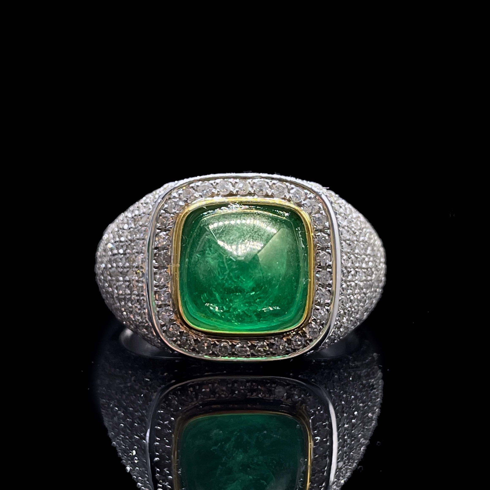 14k Gold 5.30 Ctw Vivid Green Natural Emerald & Diamond Ring: Ref:231168321 // gold content:14k gold // ring size:7. 25us // // main gemstone:emerald // shape:sugar-loaf // carat weight:3. 6ct // color:vivid green // treatment:natural // // adjacent gemstone 2 :