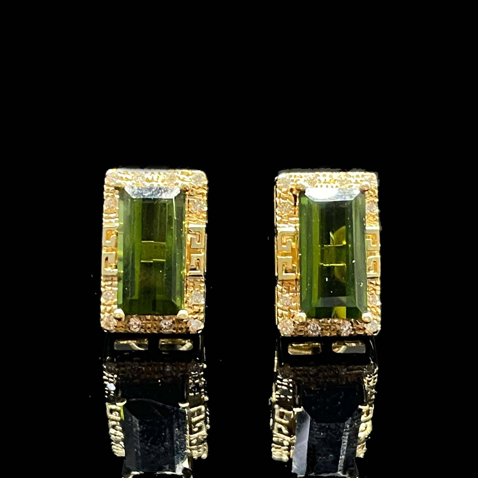 14k Gold 1.77 Ctw Natural Tourmaline & Diamond Earrings: Ref:231168333 // gold content:14k gold // main gemstone:tourmaline // shape:octagonal // carat weight:1. 62ct // color:green // treatment:natural // // adjacent gemstone 2 : diamond // shape:round //