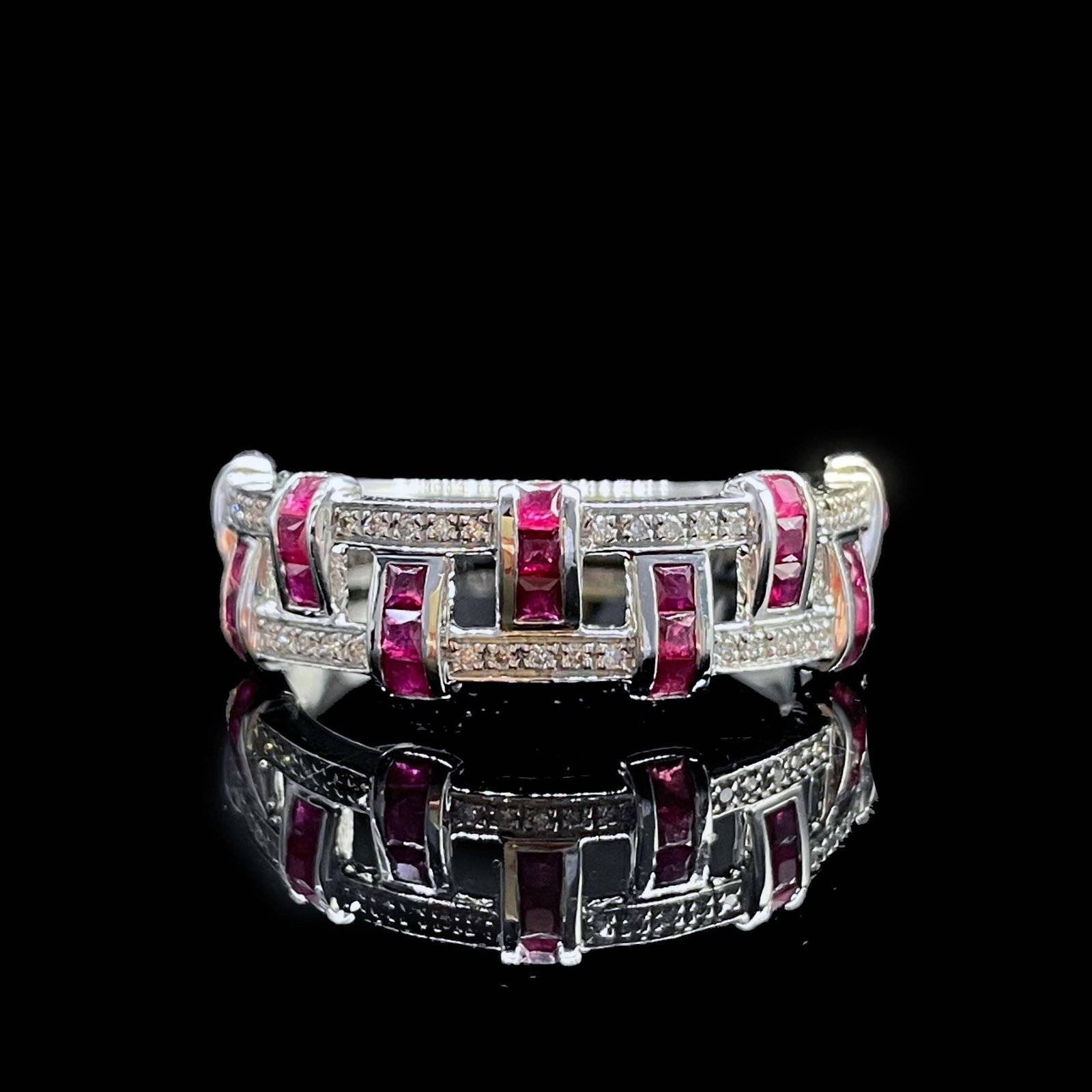 14k Gold 0.89 Ctw Natural Ruby & Diamond Ring: Ref:231168335 // gold content:14k gold // ring size:7. 25us // // main gemstone:ruby // shape:princess // carat weight:0. 76ct // color:red // treatment:natural // // adjacent gemstone 2 : diamond //