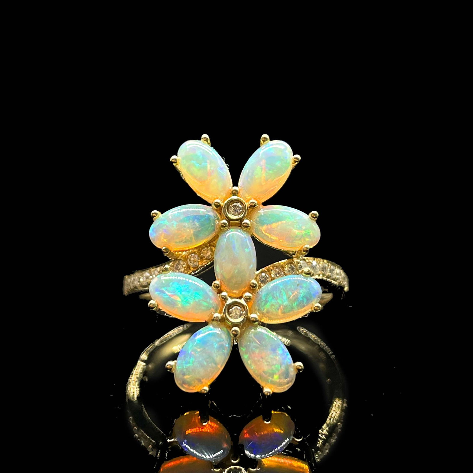 14k Gold 1.80 Ctw Natural Opal & Diamond Ring: Ref:231168337 // gold content:14k gold // ring size:7. 25us // // main gemstone:opal // shape:oval // carat weight:1. 68ct // color:color // treatment:natural // // adjacent gemstone 2 : diamond //