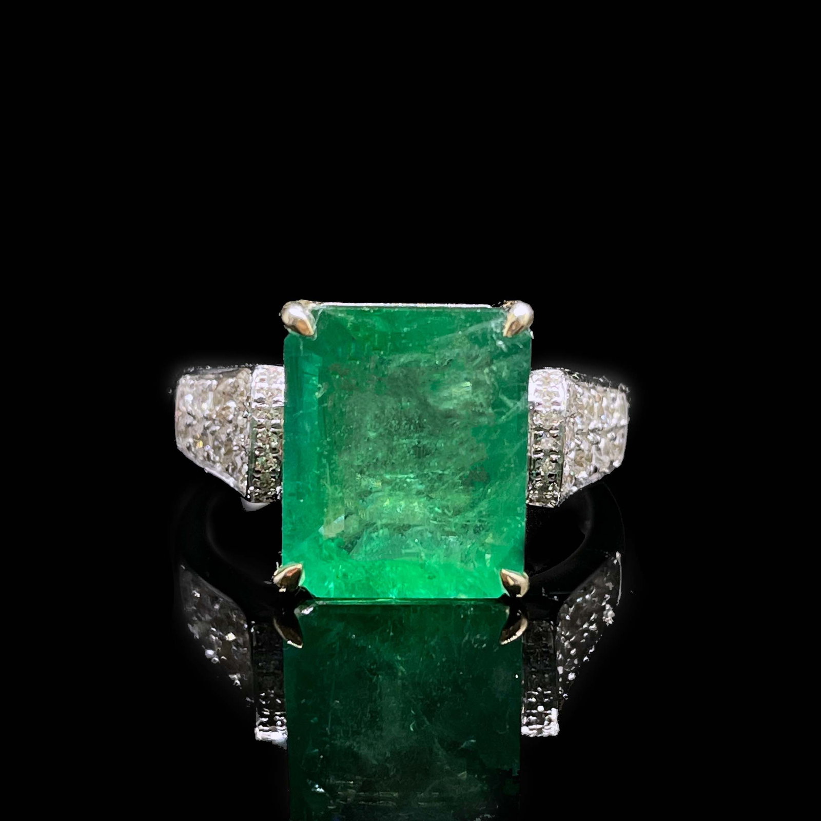 14k Gold 4.8 Ctw Natural Emerald & Diamond Ring: Ref:231168350 // gold content:14k gold // ring size:7. 25us // // main gemstone:emerald // shape:octagonal // carat weight:4. 4ct // color:green // treatment:natural // // adjacent gemstone 2 : diamon