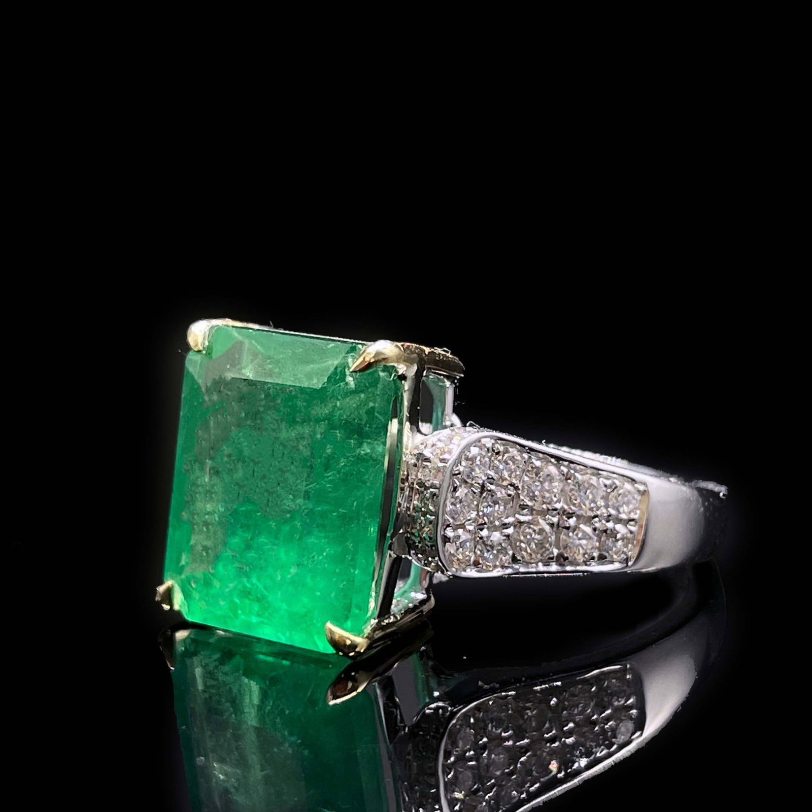 14k Gold 4.8 Ctw Natural Emerald & Diamond Ring - 2