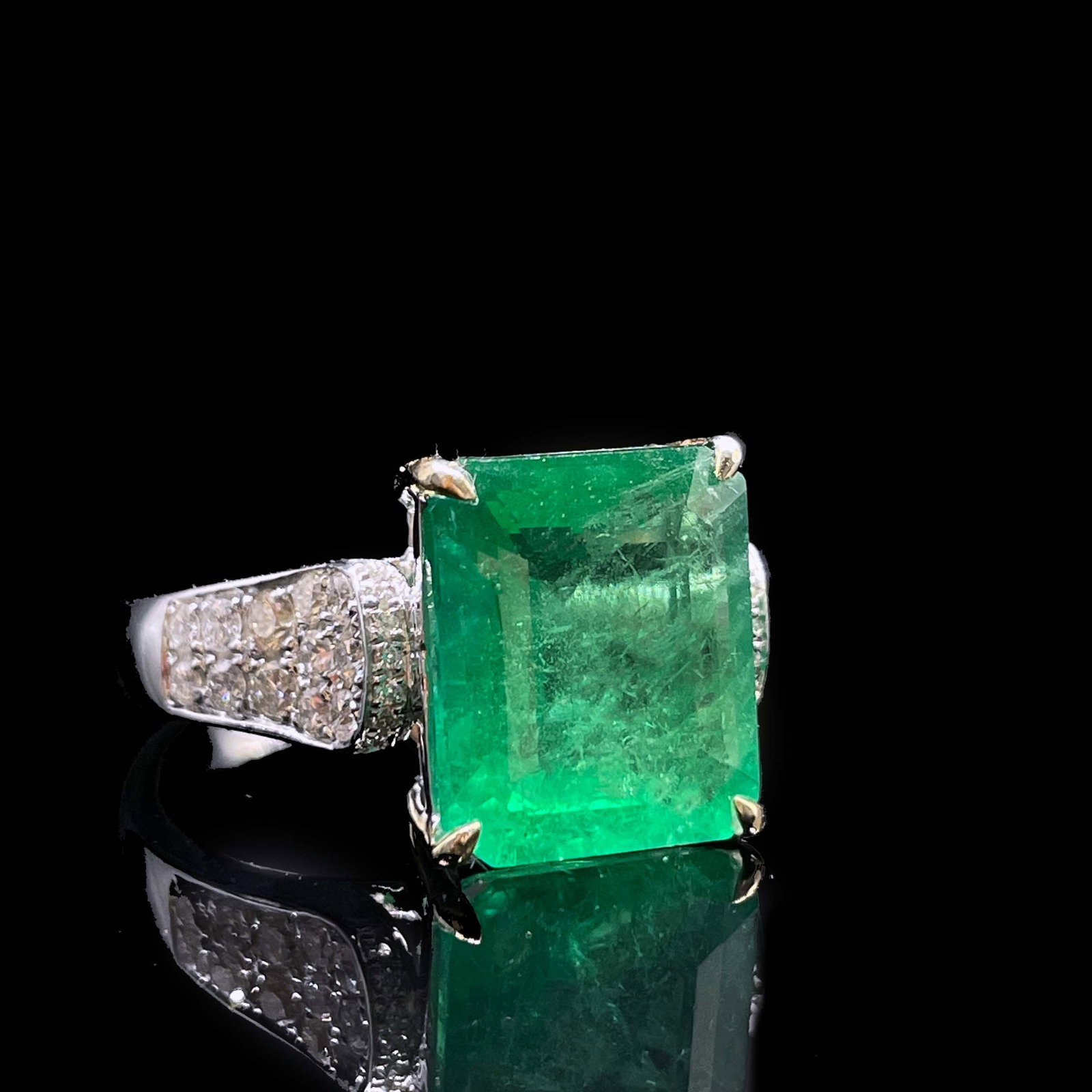 14k Gold 4.8 Ctw Natural Emerald & Diamond Ring - 3