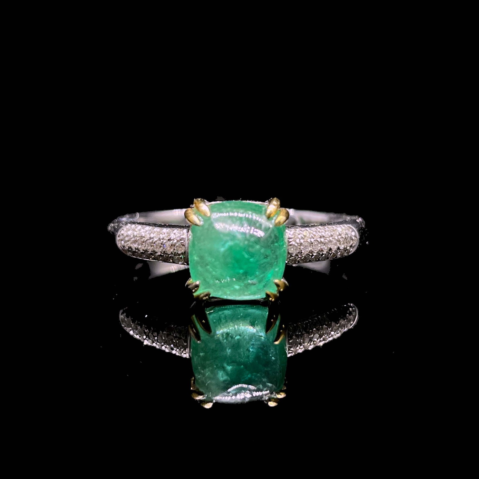 14k Gold 1.87 Ctw Natural Emerald & Diamond Ring: Ref:231168351 // gold content:14k gold // ring size:7. 25us // // main gemstone:emerald // shape:sugar-loaf // carat weight:1. 74ct // color:green // treatment:natural // // adjacent gemstone 2 :